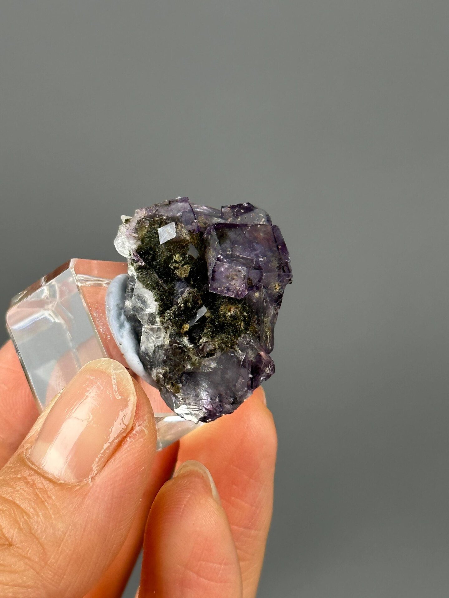 Yaogangxian fluorite epidote transparent interior