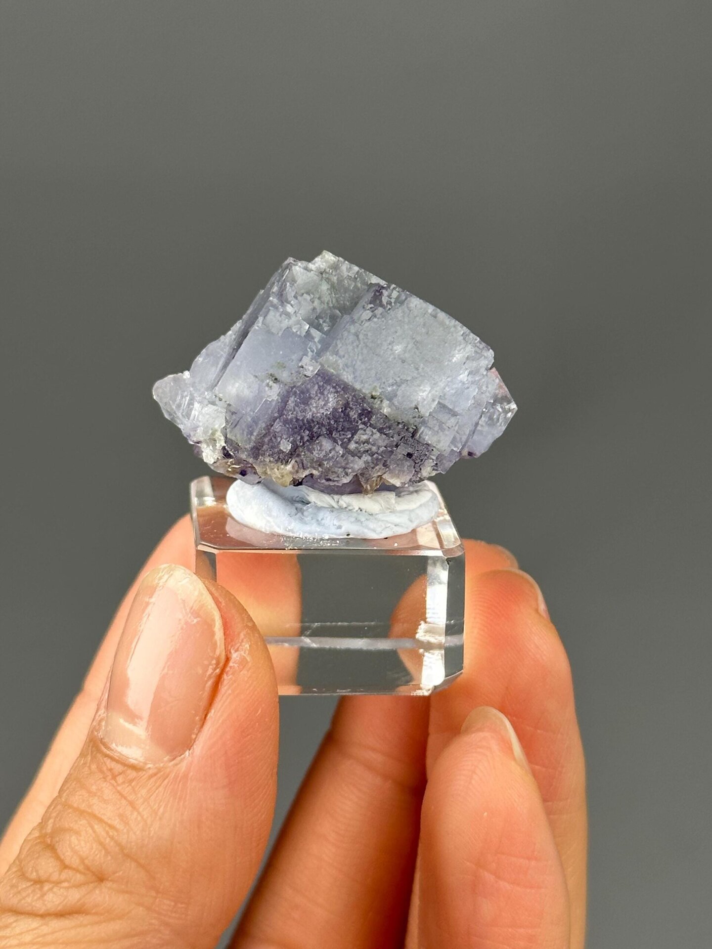 Yaogangxian light purple rainbow fluorite lit