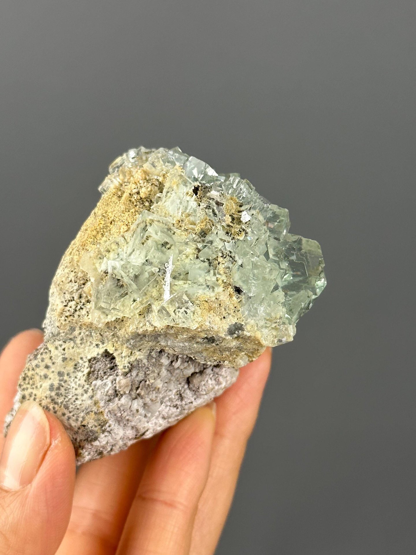 Scale reference of mushroom-form fluorite from Xianghualing