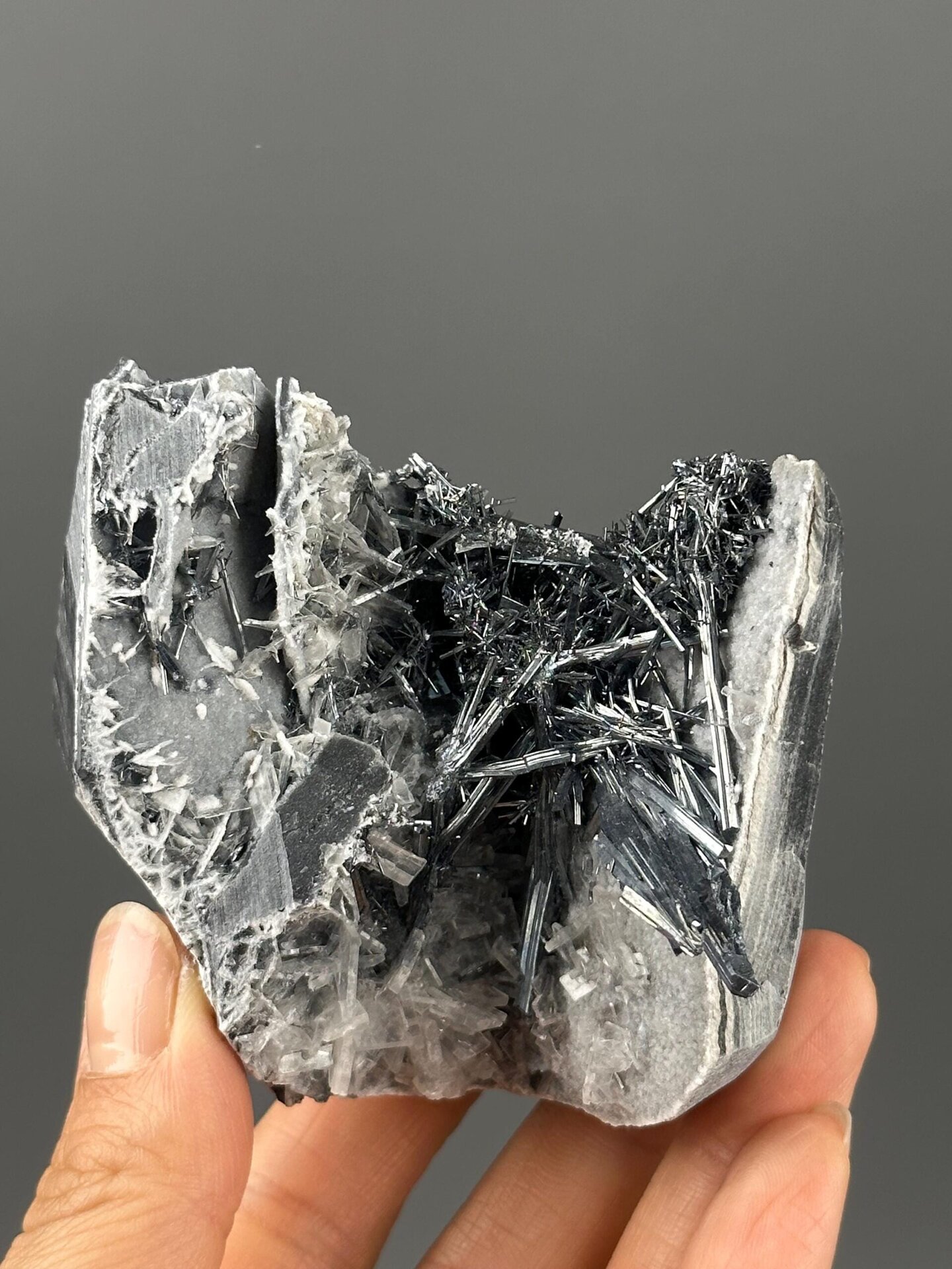 Stibnite barite cluster side profile