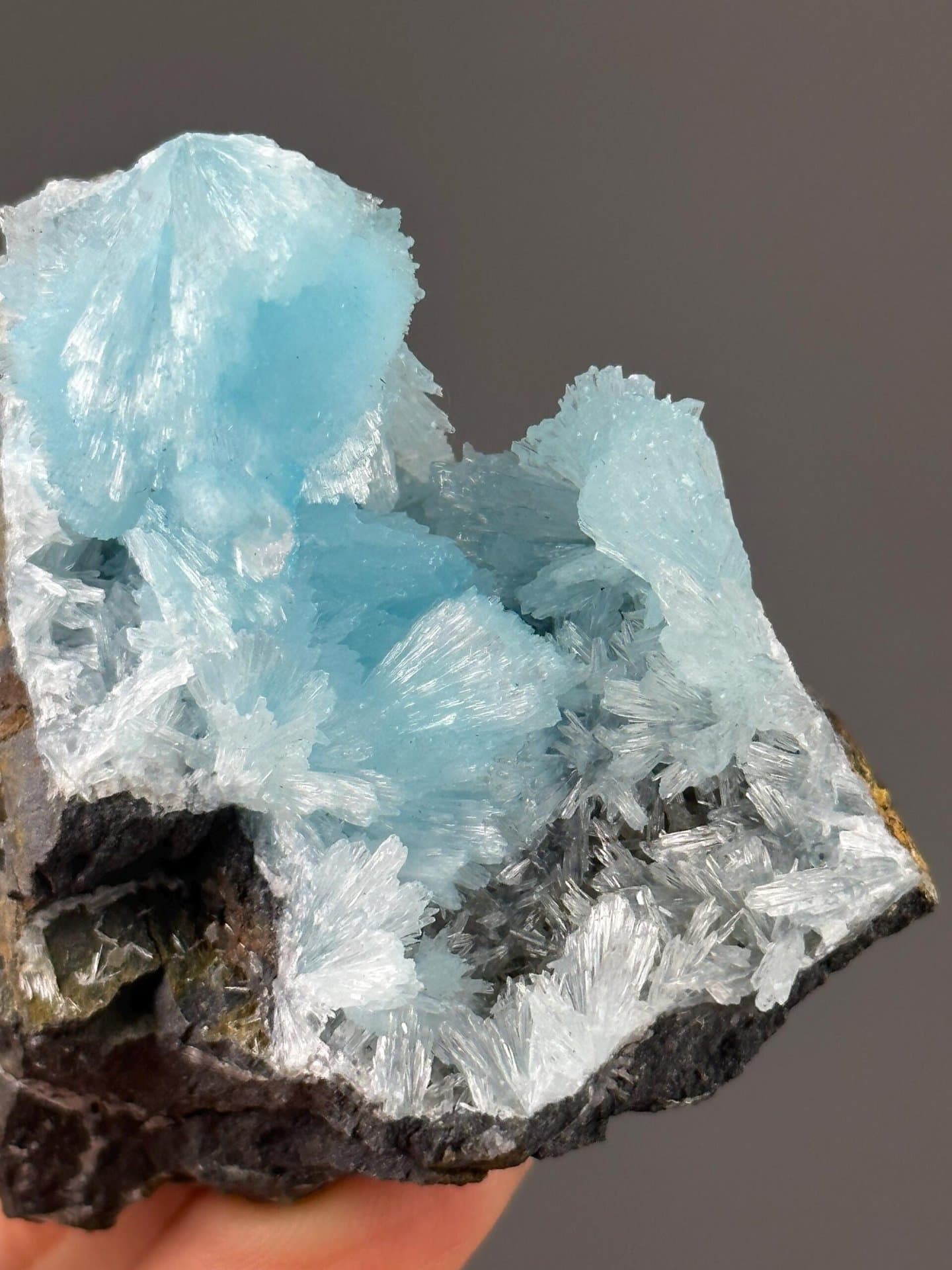 Yunnan hemimorphite fluorescent specimen view