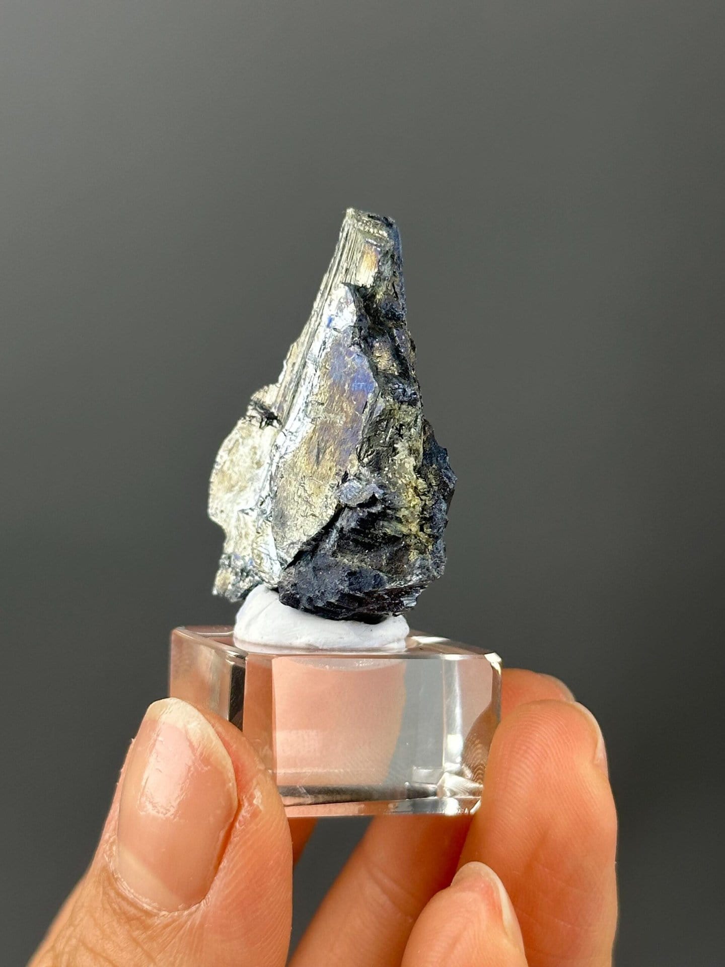 Hunan stibnite prismatic blade group