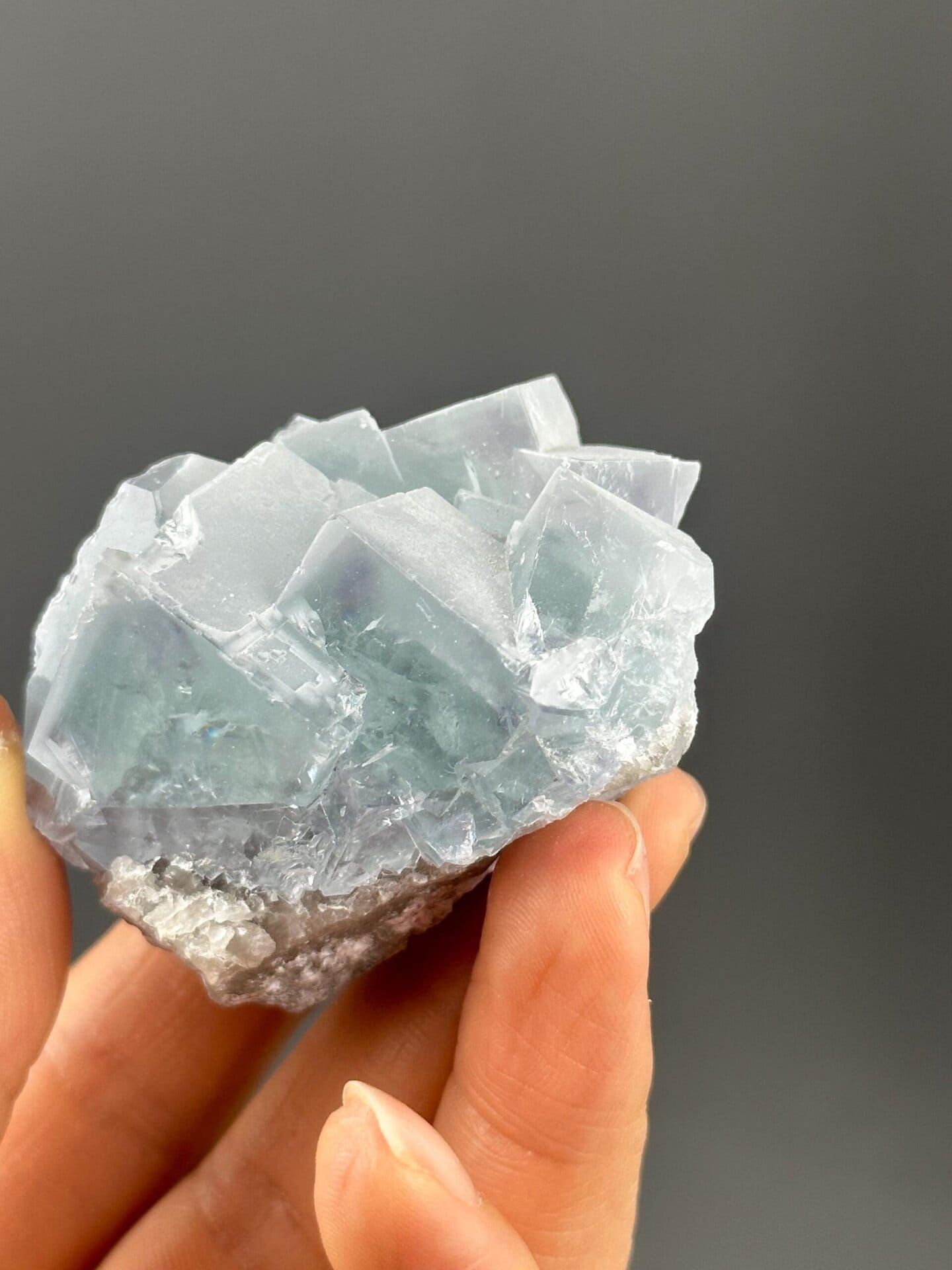 Green and purple color zones in twin fluorite