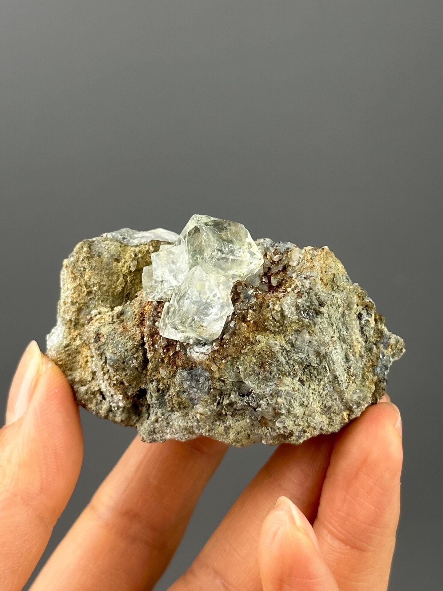 Vitreous luster on transparent green fluorite