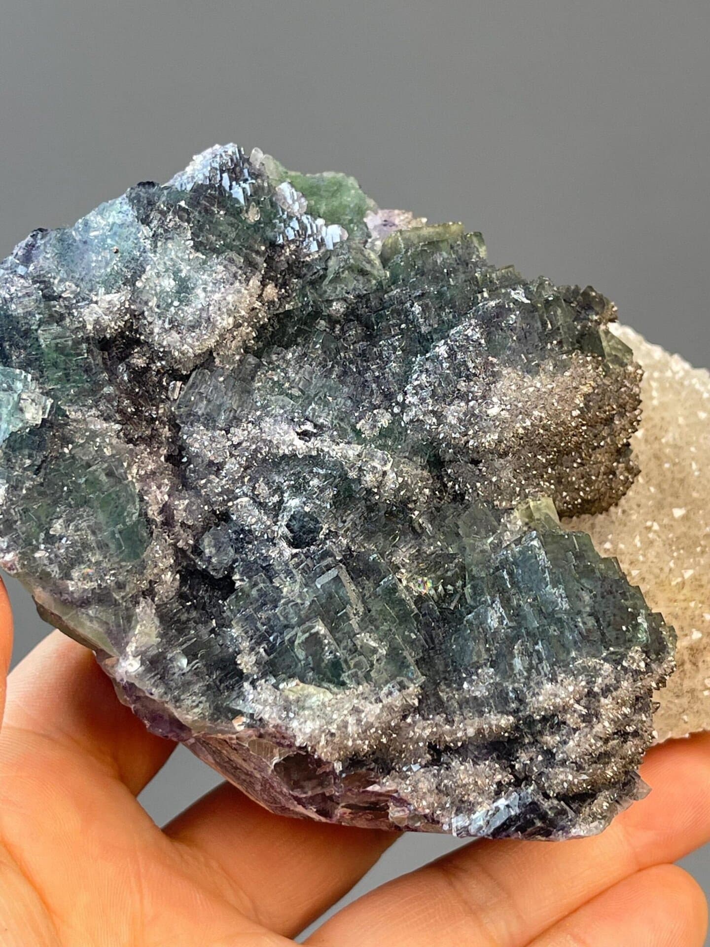 CaF₂ isometric green fluorite with botryoidal spherical habit