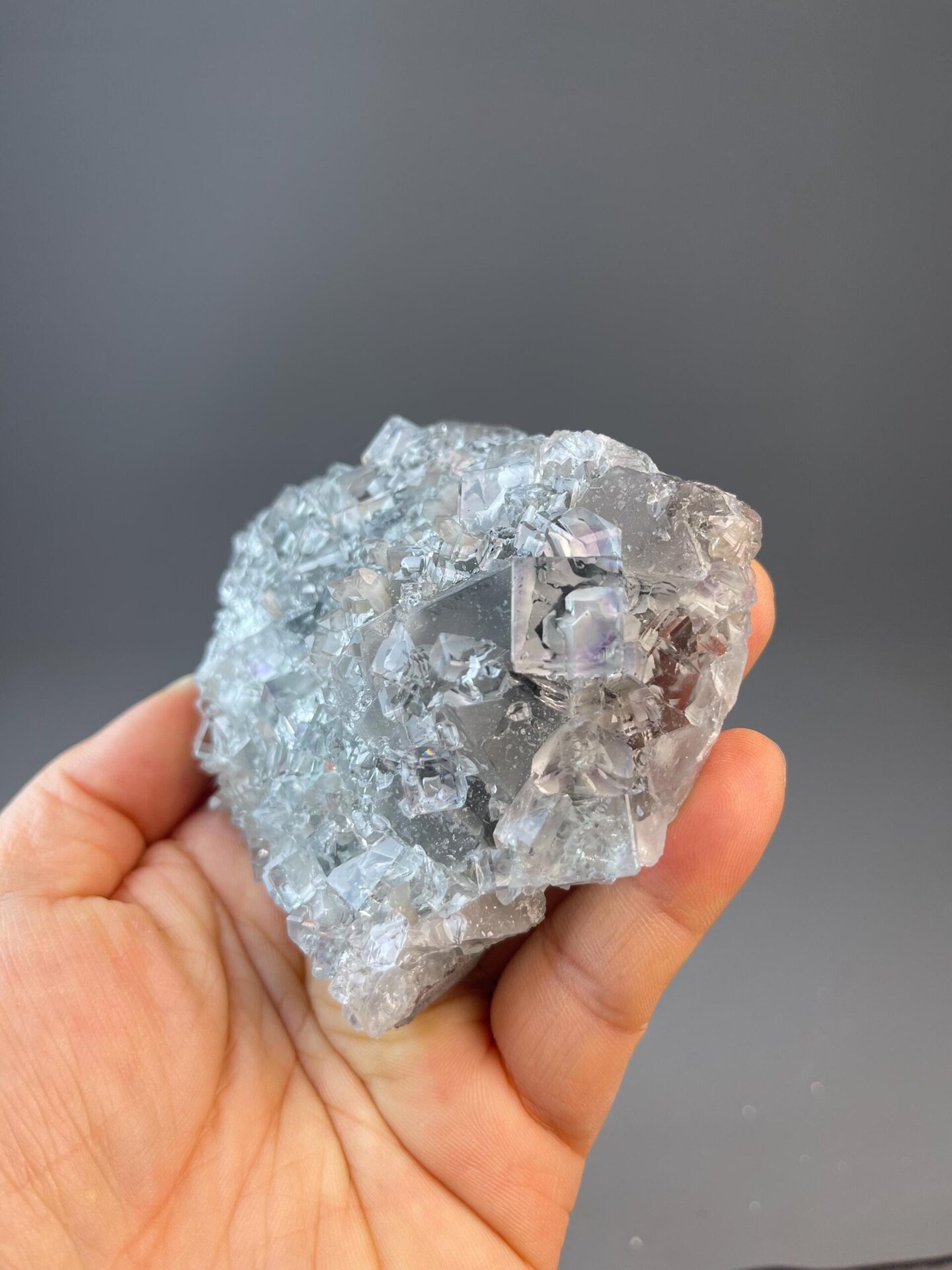 Transparent CaF₂ fluorite with glassy diamond-like clarity