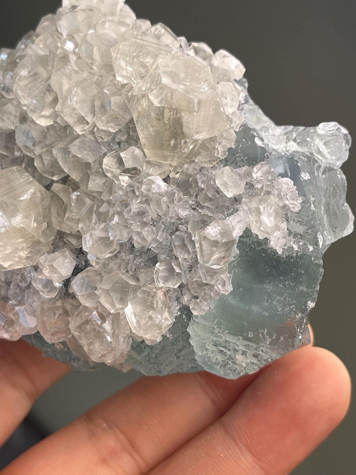 Two-mineral flower formation: green fluorite and calcite, Fujian