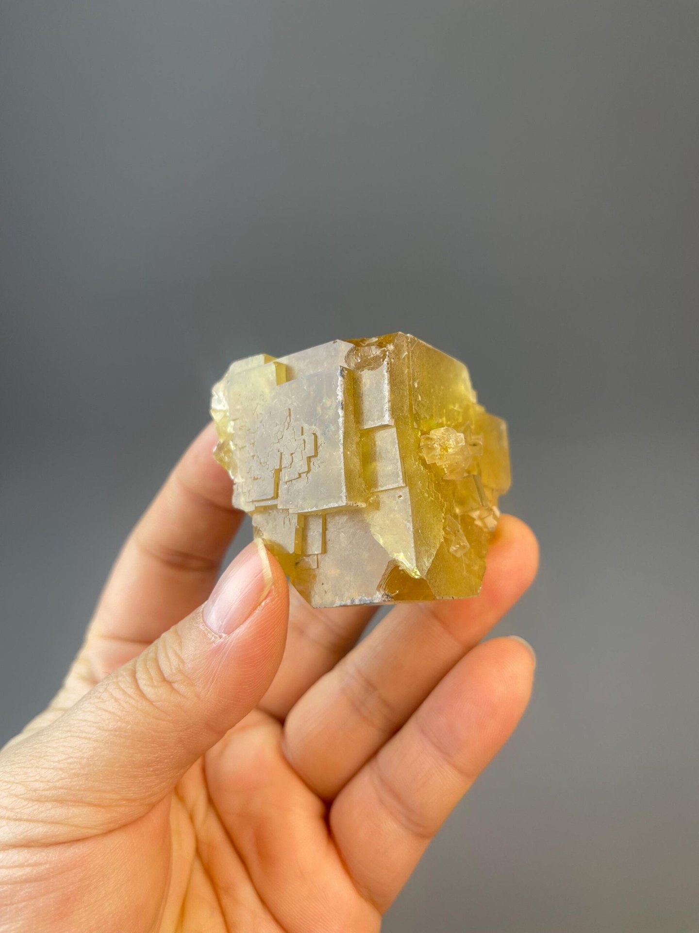 CaF₂ isometric fluorite with warm yellow coloration and cubic faces