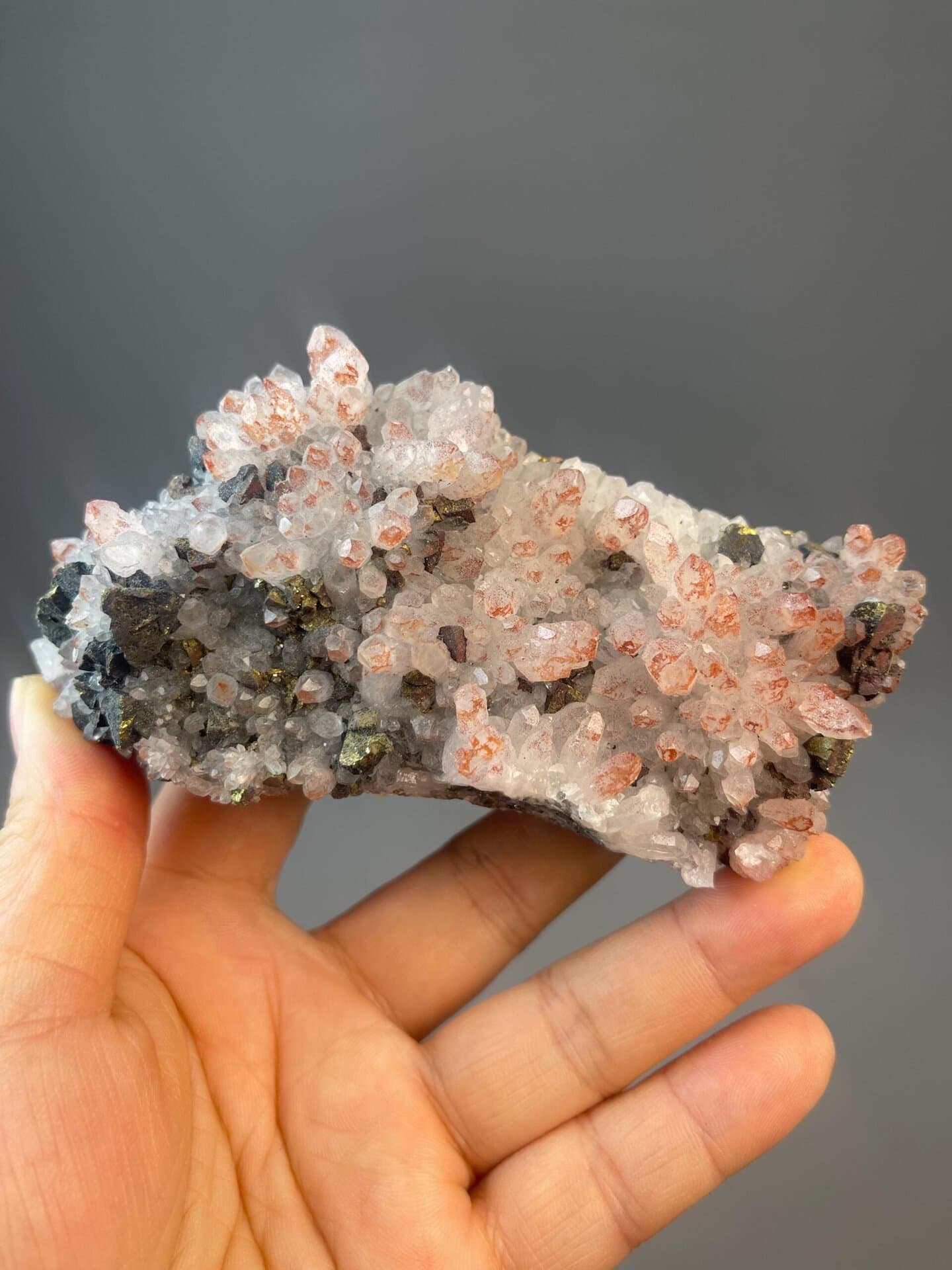 Iron-colored red quartz crystal from Jiangxi Province