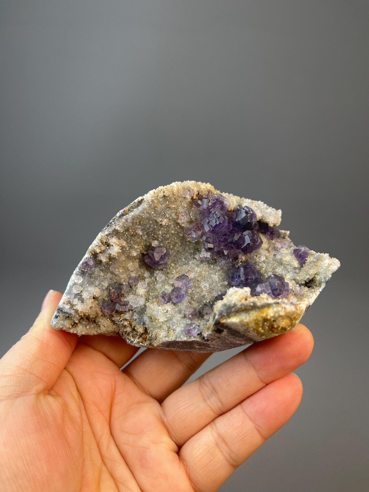 CaF₂ isometric tanzan fluorite spheres with deep purple color