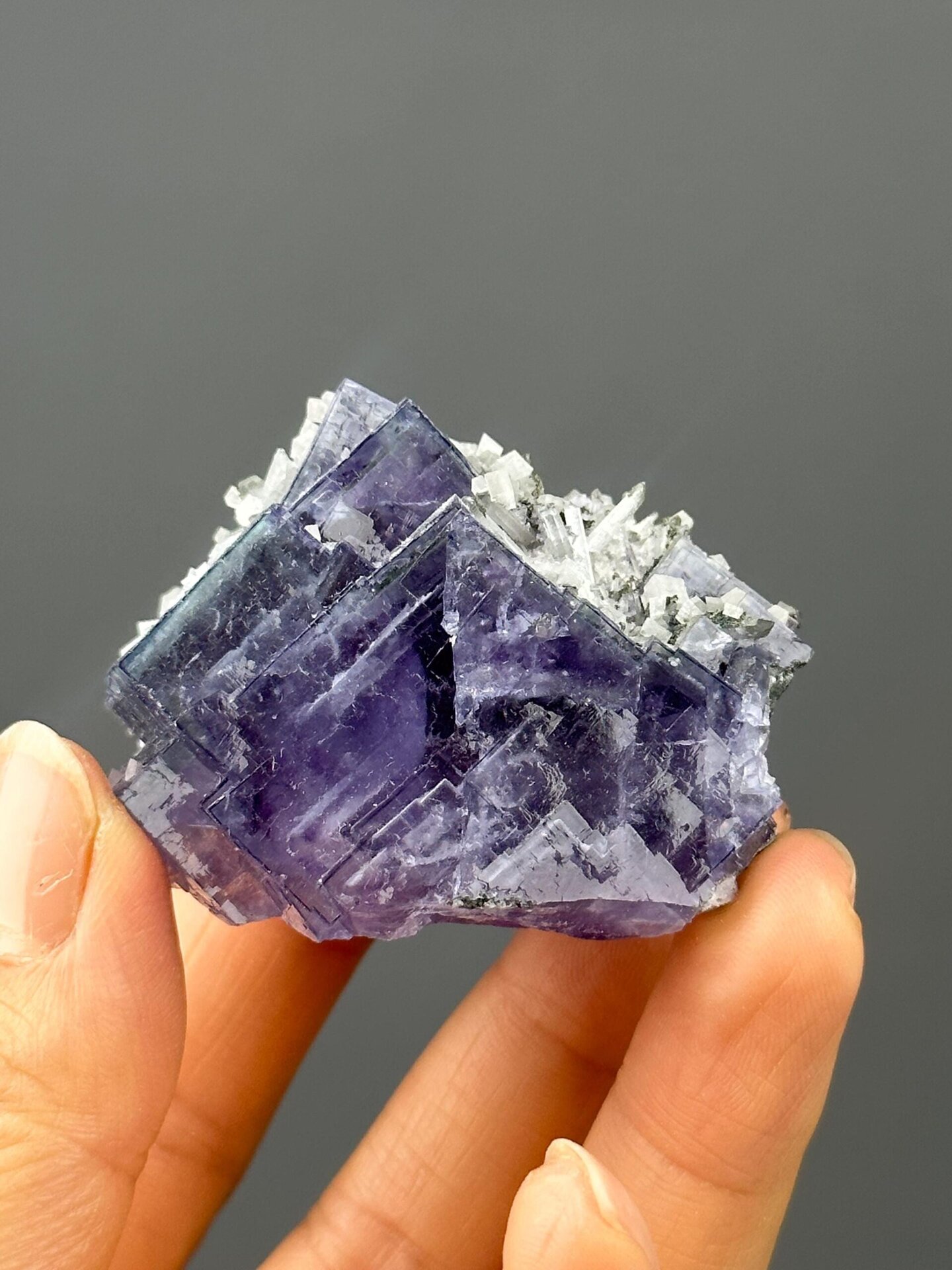 Side view of fluorite-calcite specimen, 1.9×1.7×1.4 in, Yaogangxian