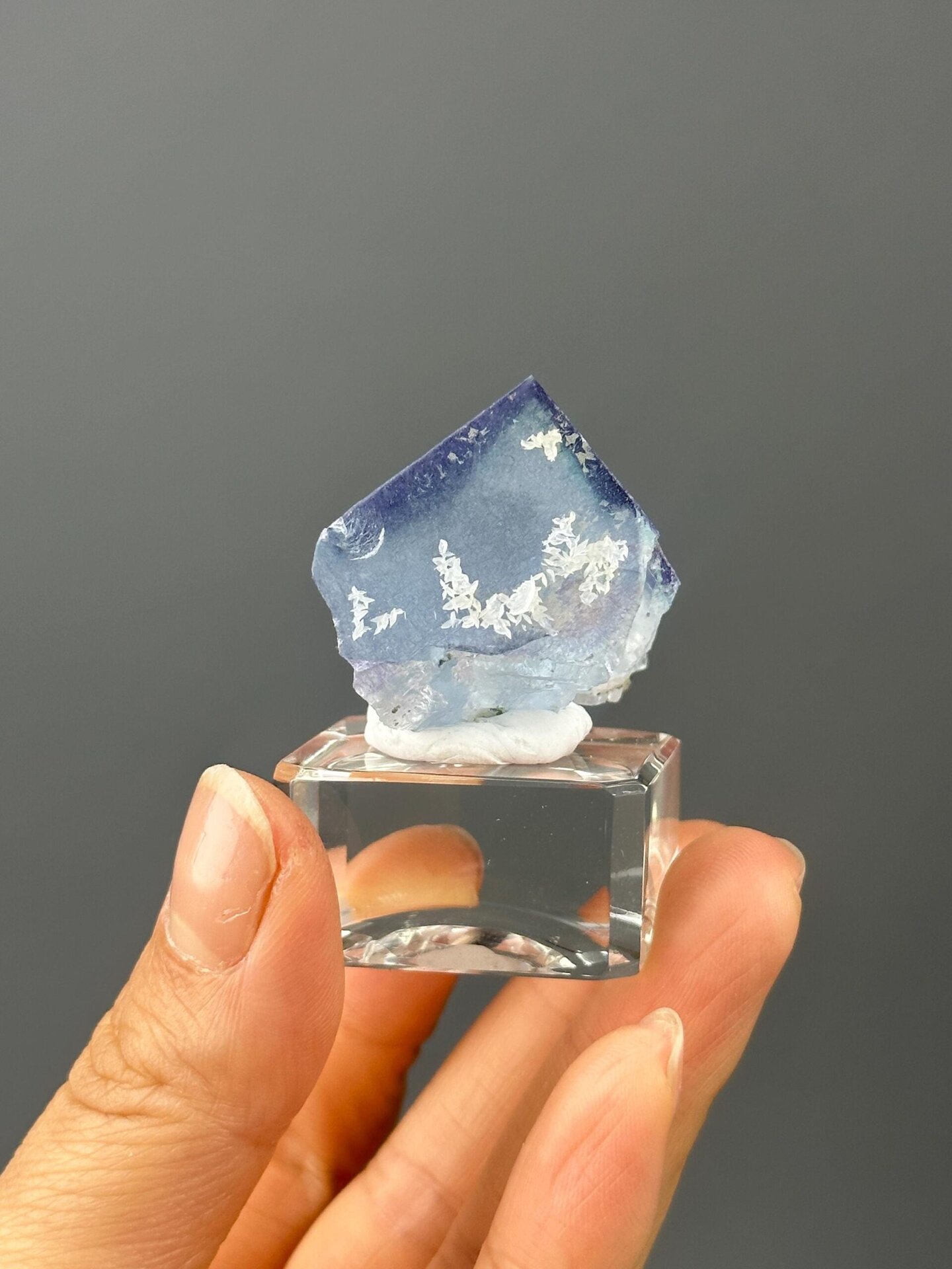 Back view of blue-purple fluorite with petal calcite, Yaogangxian