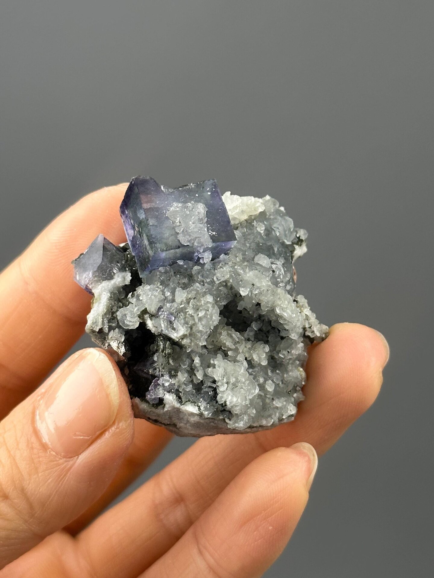 Side view of fluorite-quartz specimen, 1.6×1.5×0.8 in, Yaogangxian