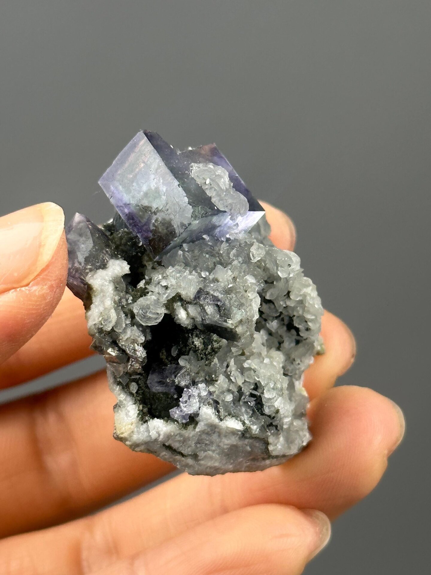 Detail of phantom layering in twinned fluorite crystal
