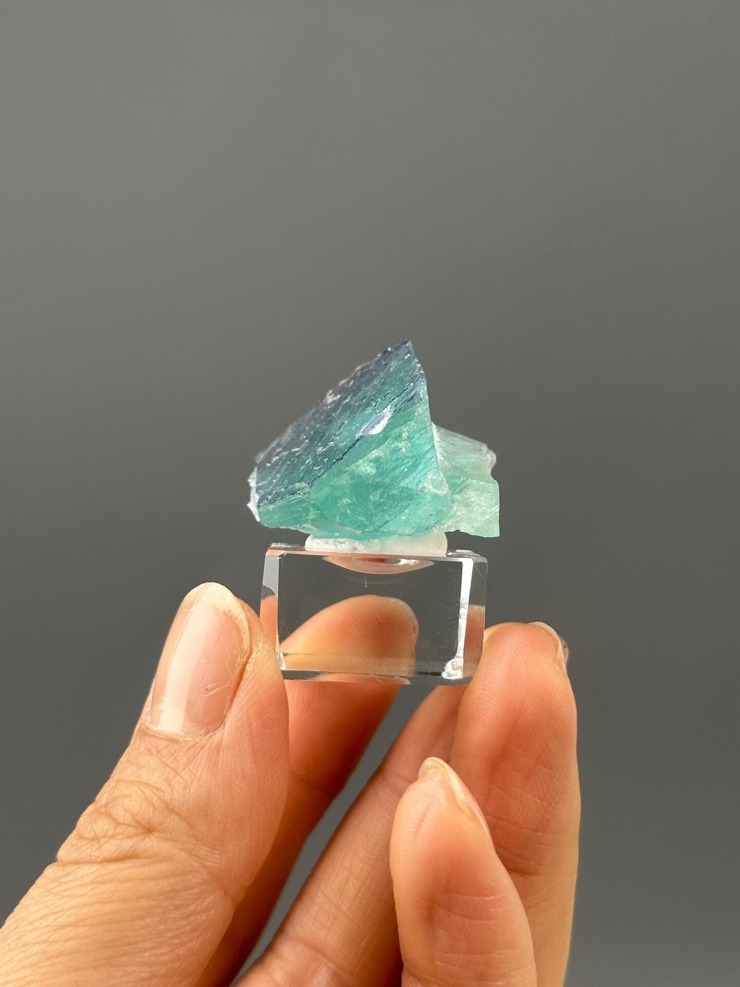 Angled view of turquoise fluorite step formation