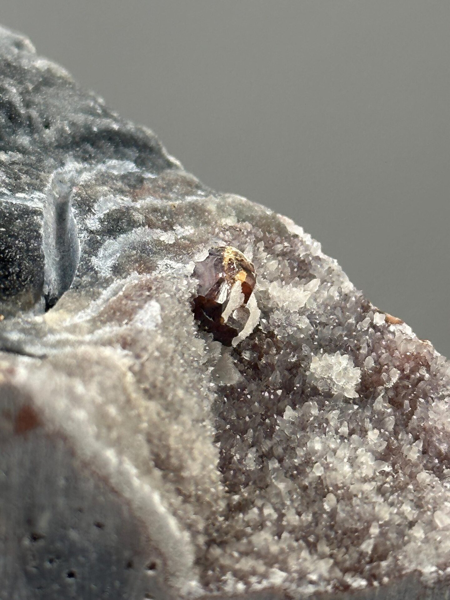 ZnS zinc ore and SiO₂ agate chalcedony, handcrafted pyramid, China, 6.5 oz