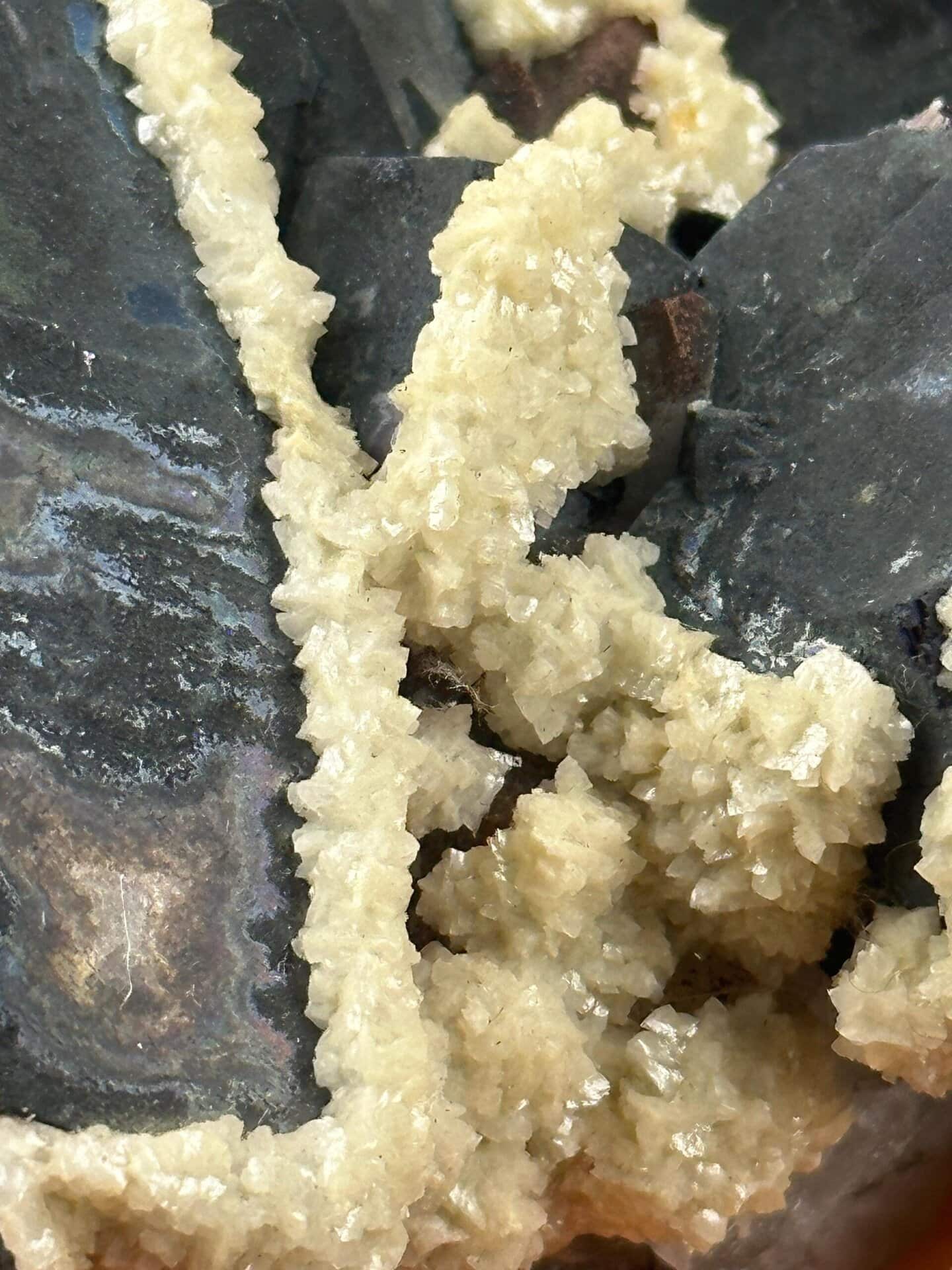 Fe₂O₃ hematite on CaCO₃ calcite, trigonal, Hunan, 305 g (10.76 oz)