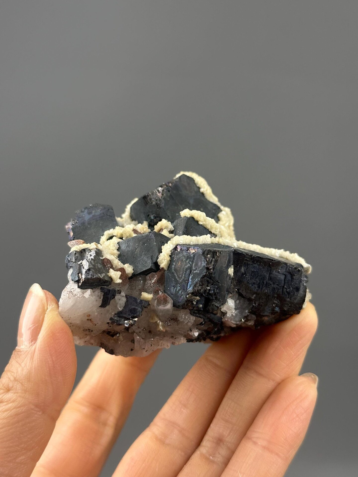 Angled view showing iron ore and white calcite contrast