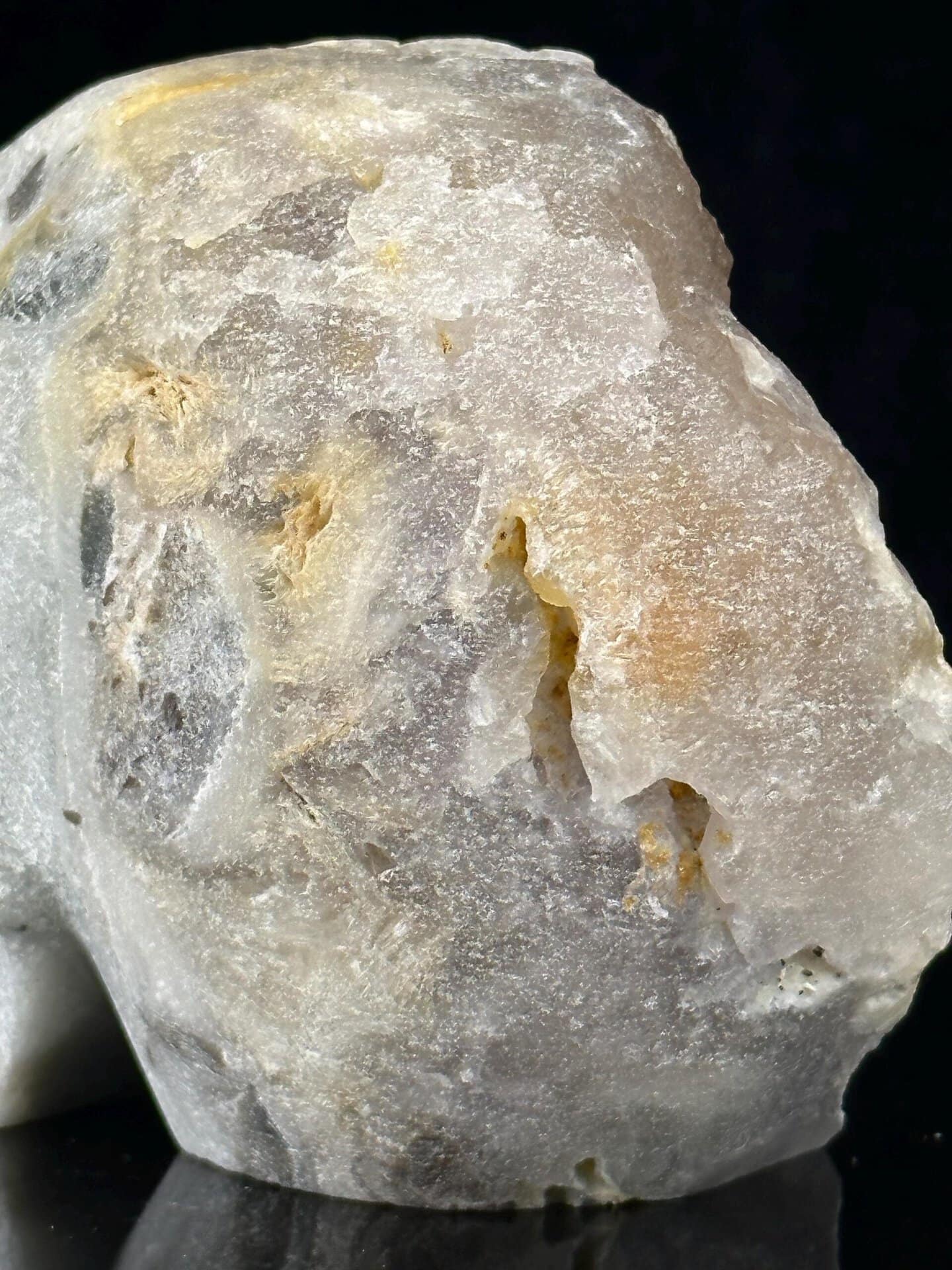 SiO₂ trigonal quartz, Mohs 7, large druzy skull, 875 g (30.86 oz)