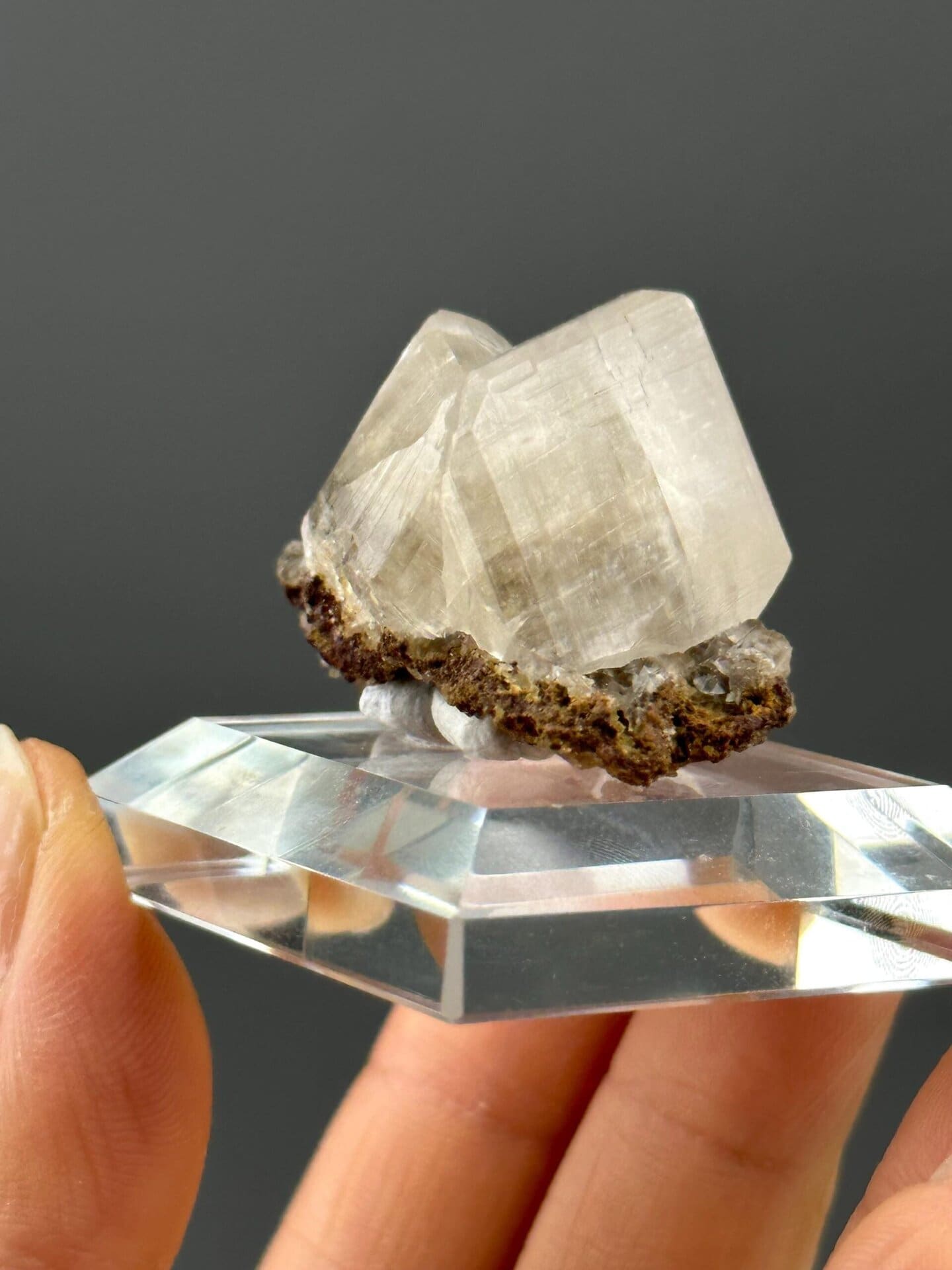 Top view of calcite crystal arrangement on matrix