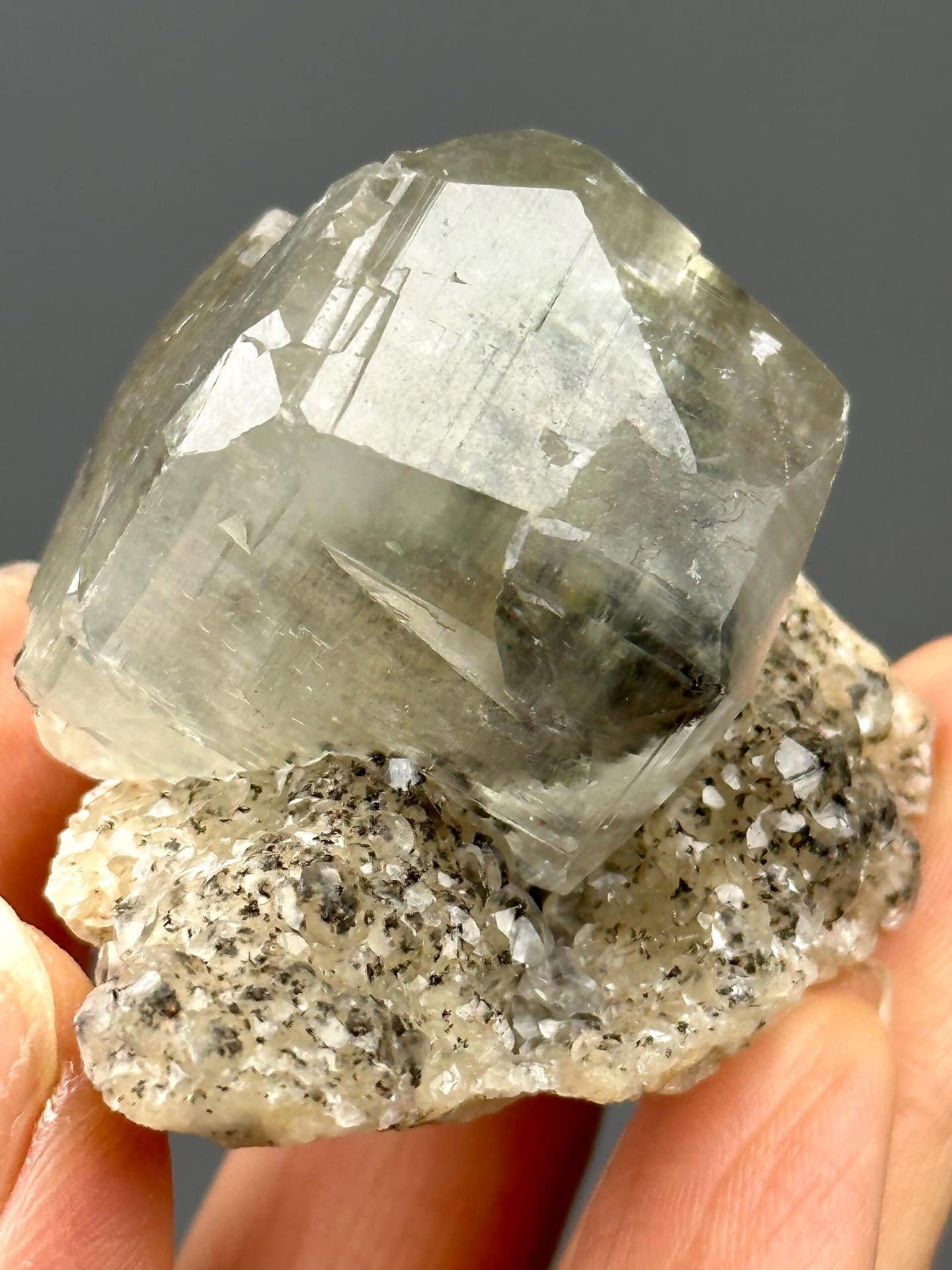 Side view of calcite cluster, 2×1.7×1.4 in, Daye Mine Hunan
