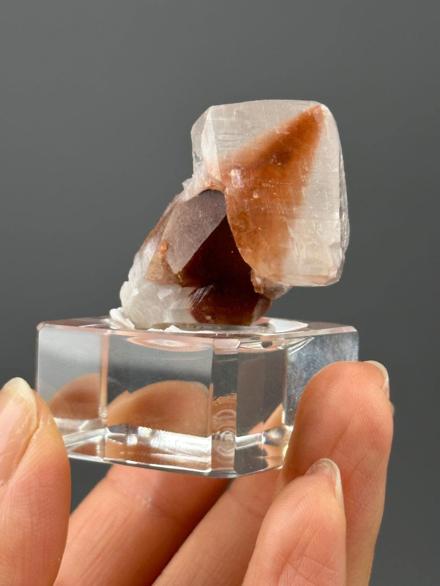 Side view of calcite-hematite specimen, 1.6×1.2×1 in, Hunan