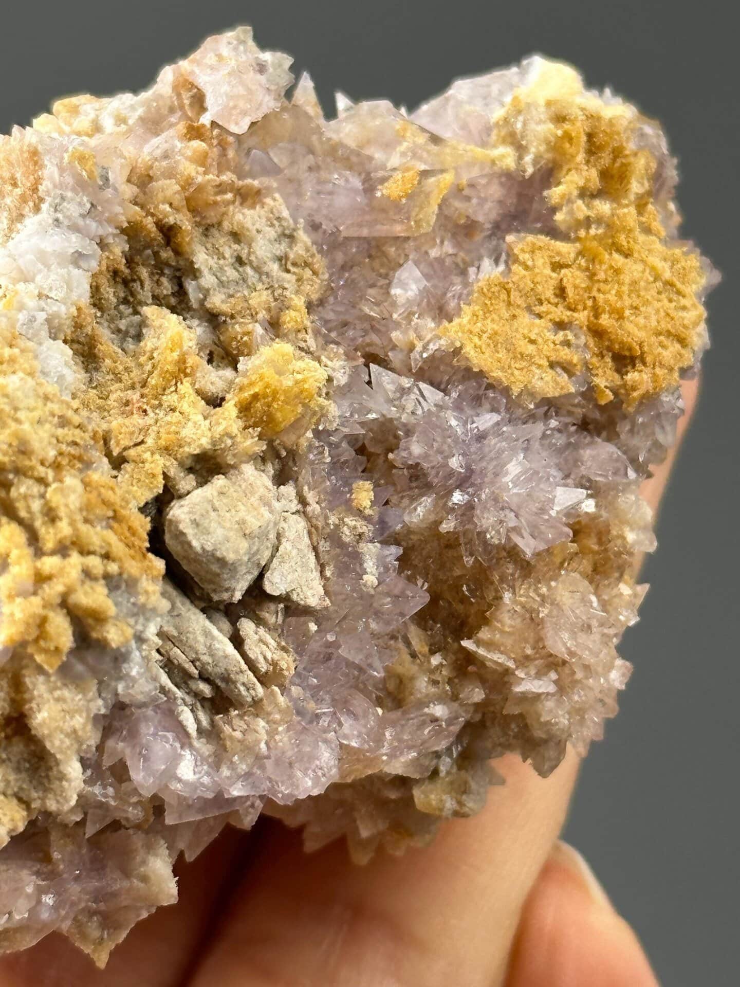 Detail of gypsum crystal arrangement and pearly luster