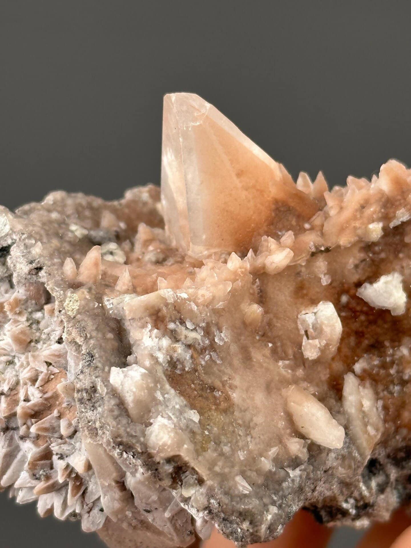 CaCO₃ trigonal calcite, Mohs 3, UV reactive, Hubei, 6.53 oz