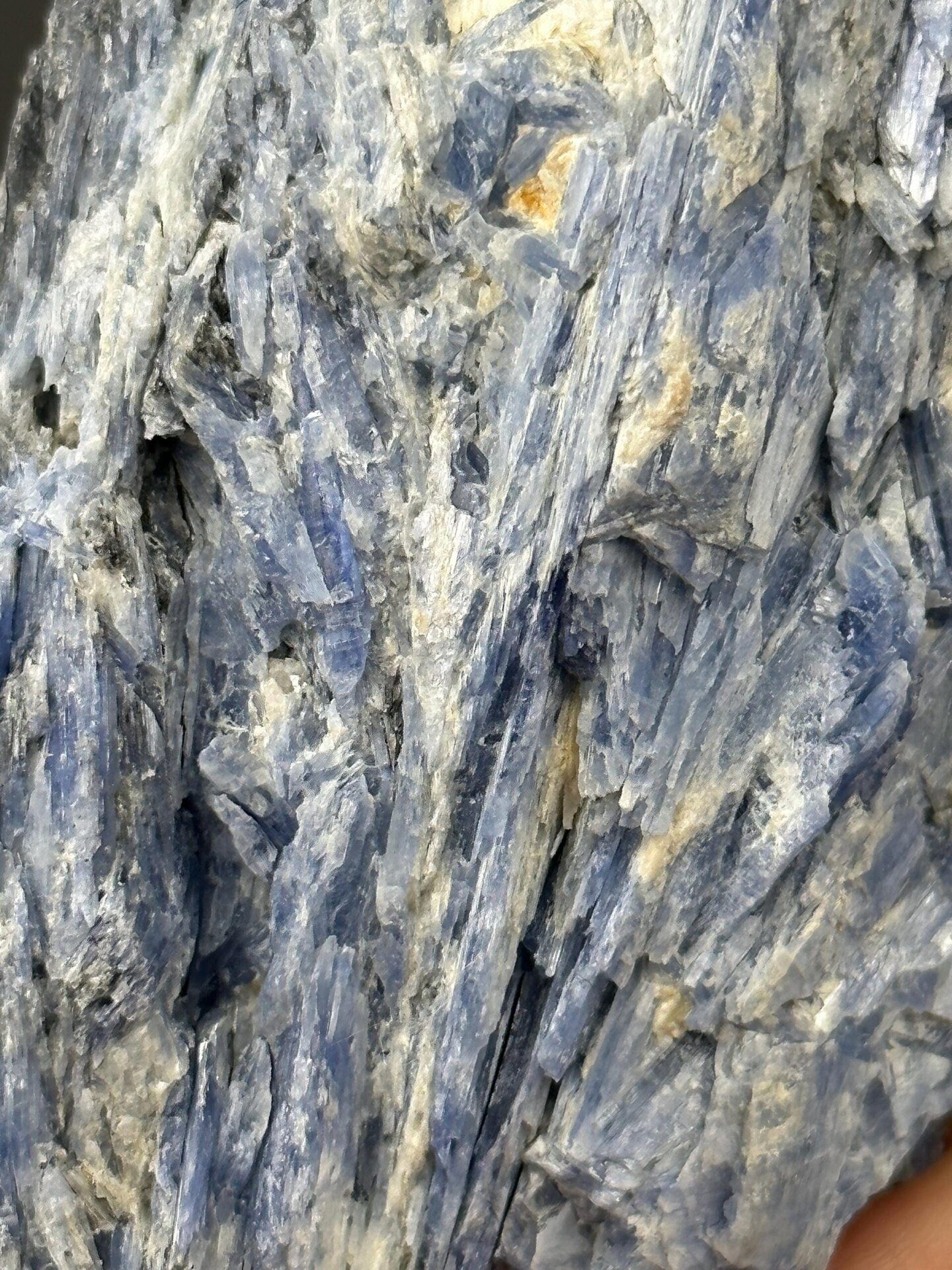 Top view of kyanite crystal arrangement, Brazilian origin