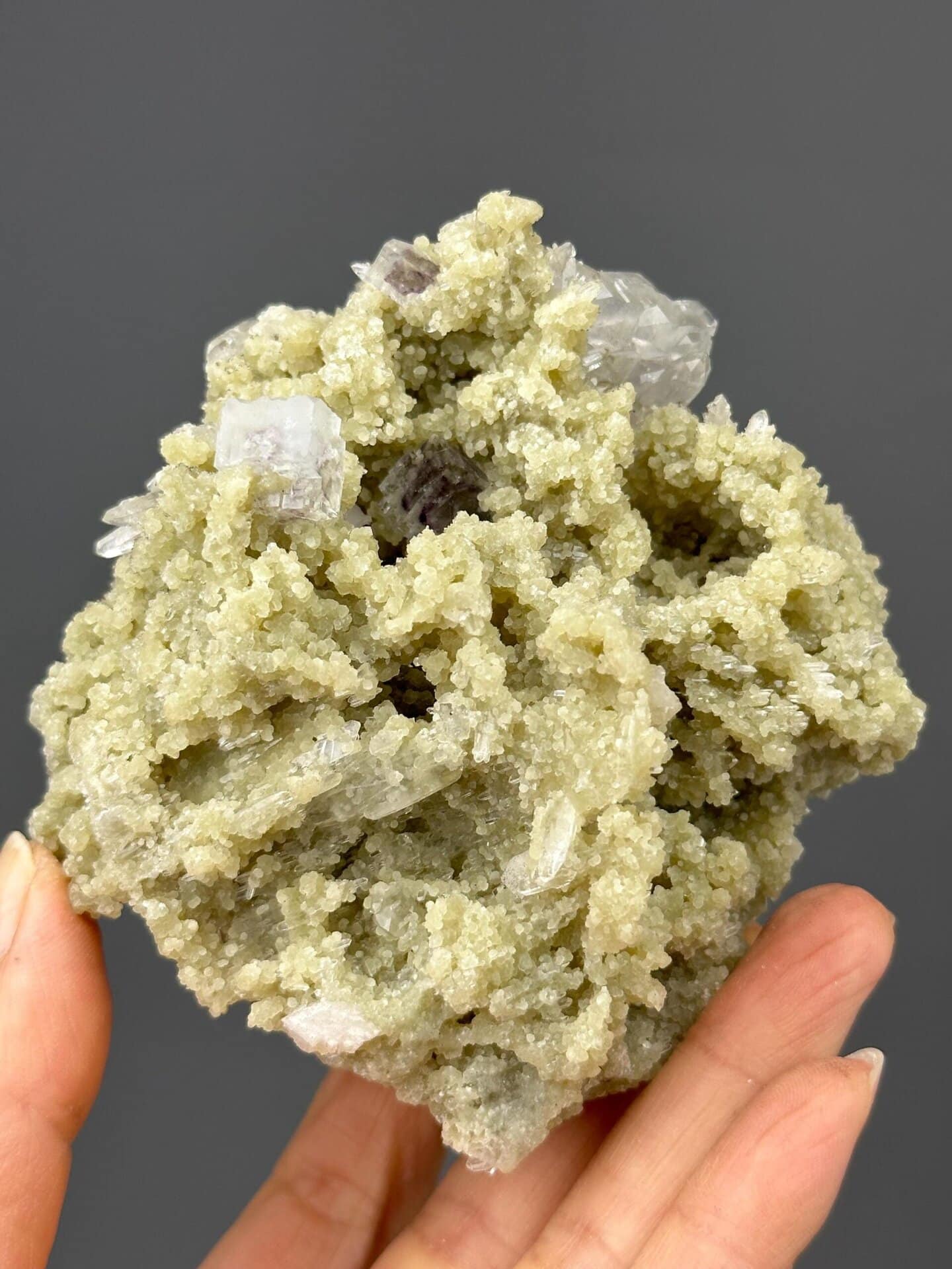 Side view of fluorite-dolomite-quartz specimen, 3.9×2.9×3.4 in