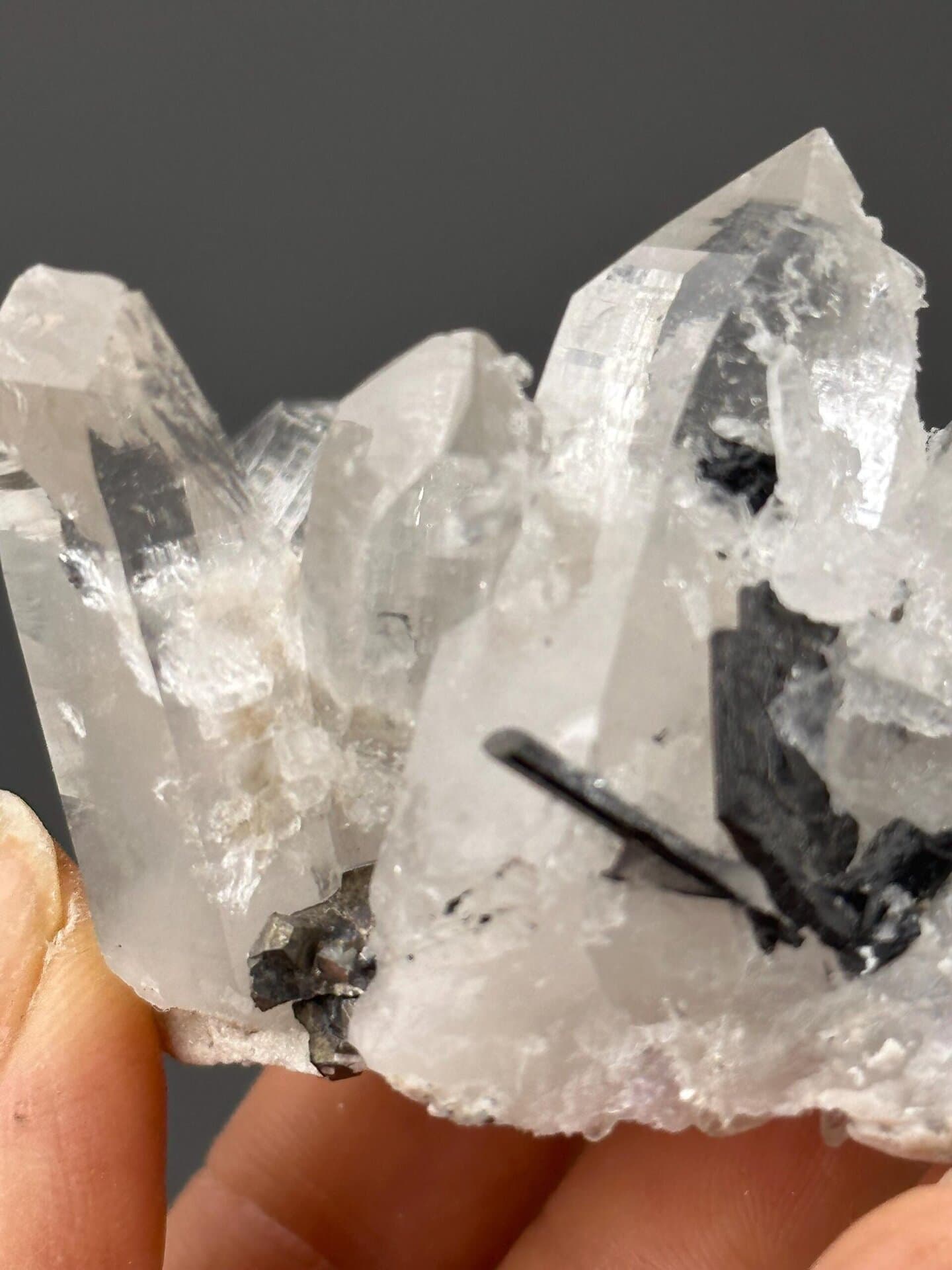 Detail of pyrite inclusion within quartz-cassiterite cluster
