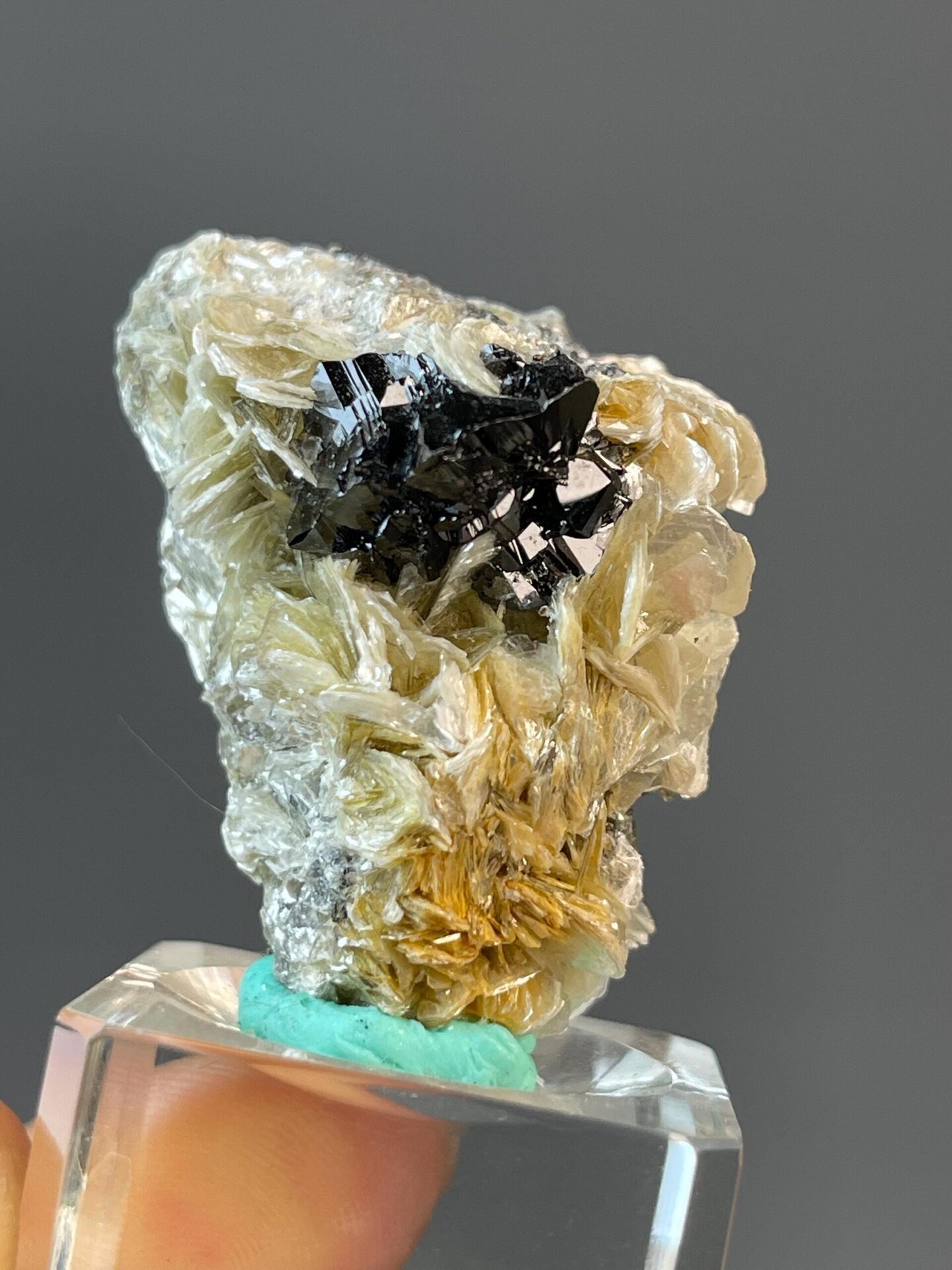 Cassiterite specimen measuring 1.5×1.2×1.0 inches, 1.06 oz