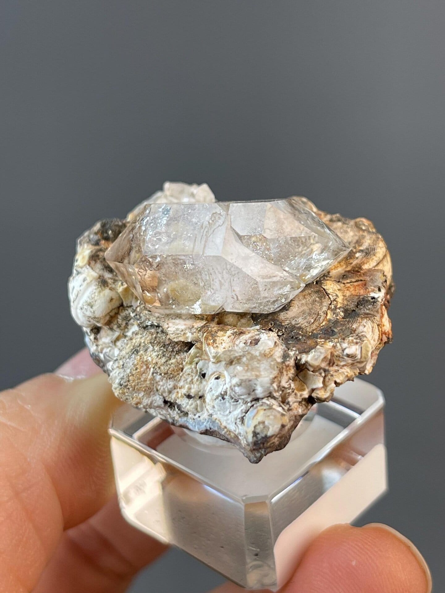 Natural quartz cluster formation on feldspar matrix from Africa