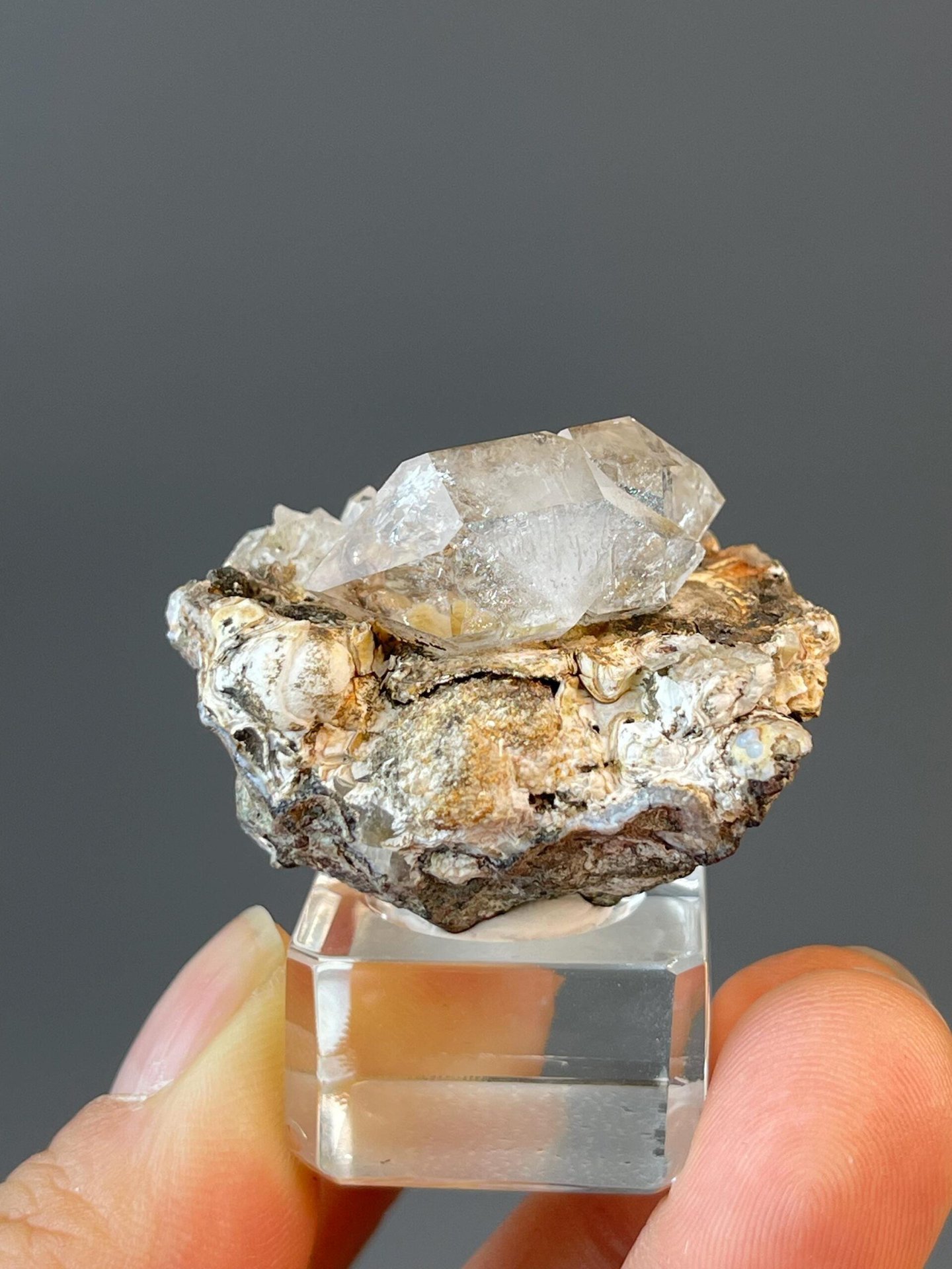 SiO₂ trigonal quartz cluster specimen with feldspar matrix base