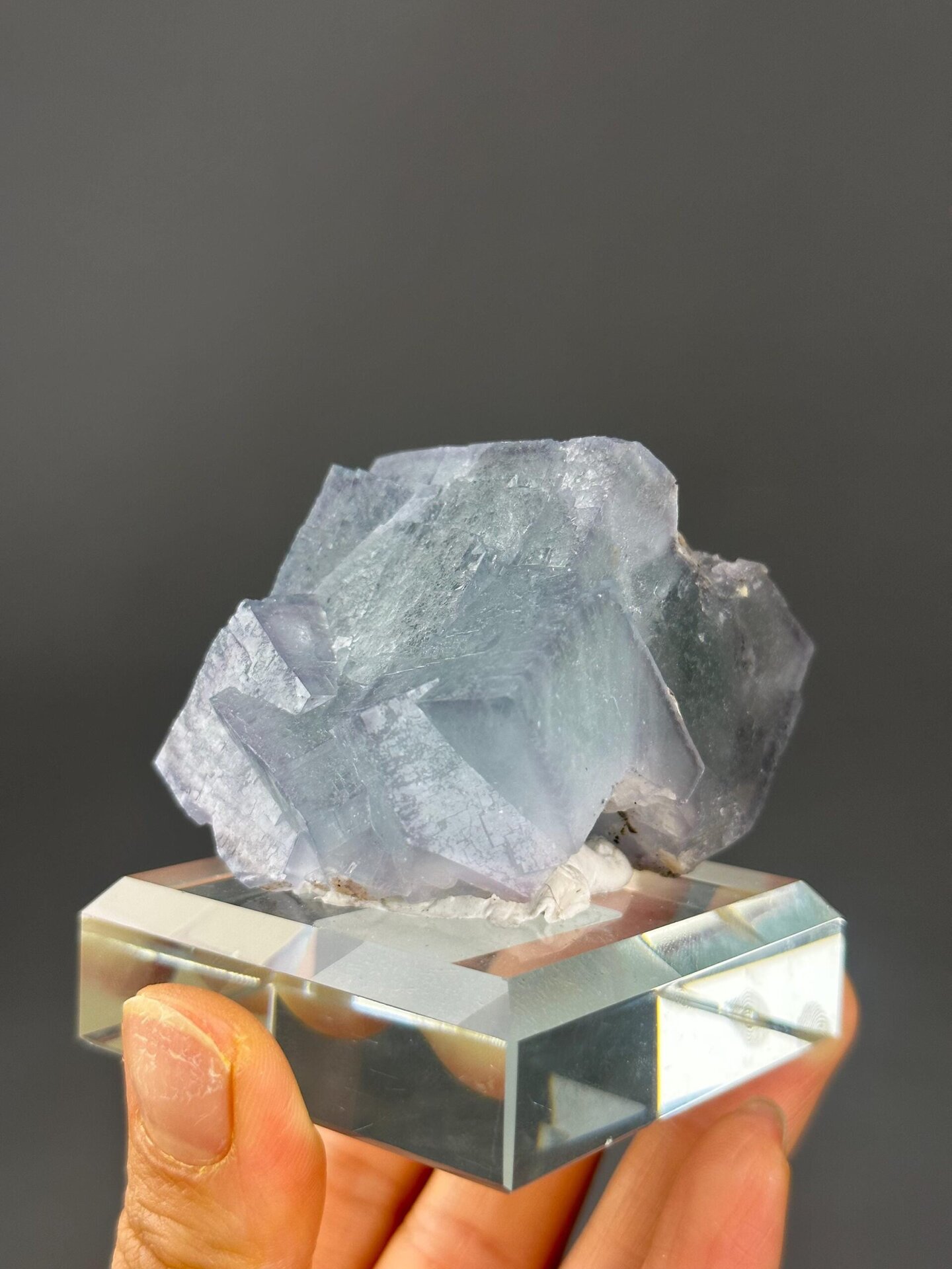 Side view of twin fluorite Yaogangxian specimen