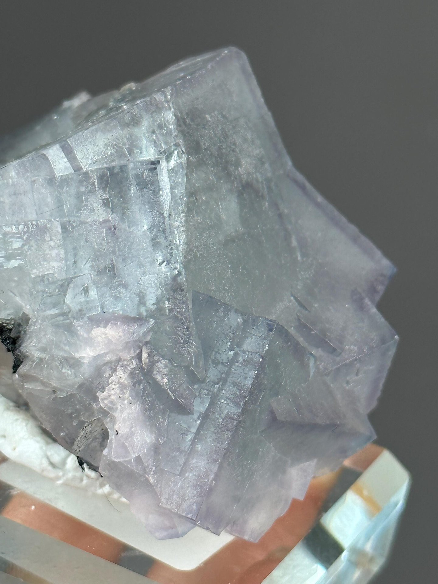 Fluorite twin interpenetration close-up
