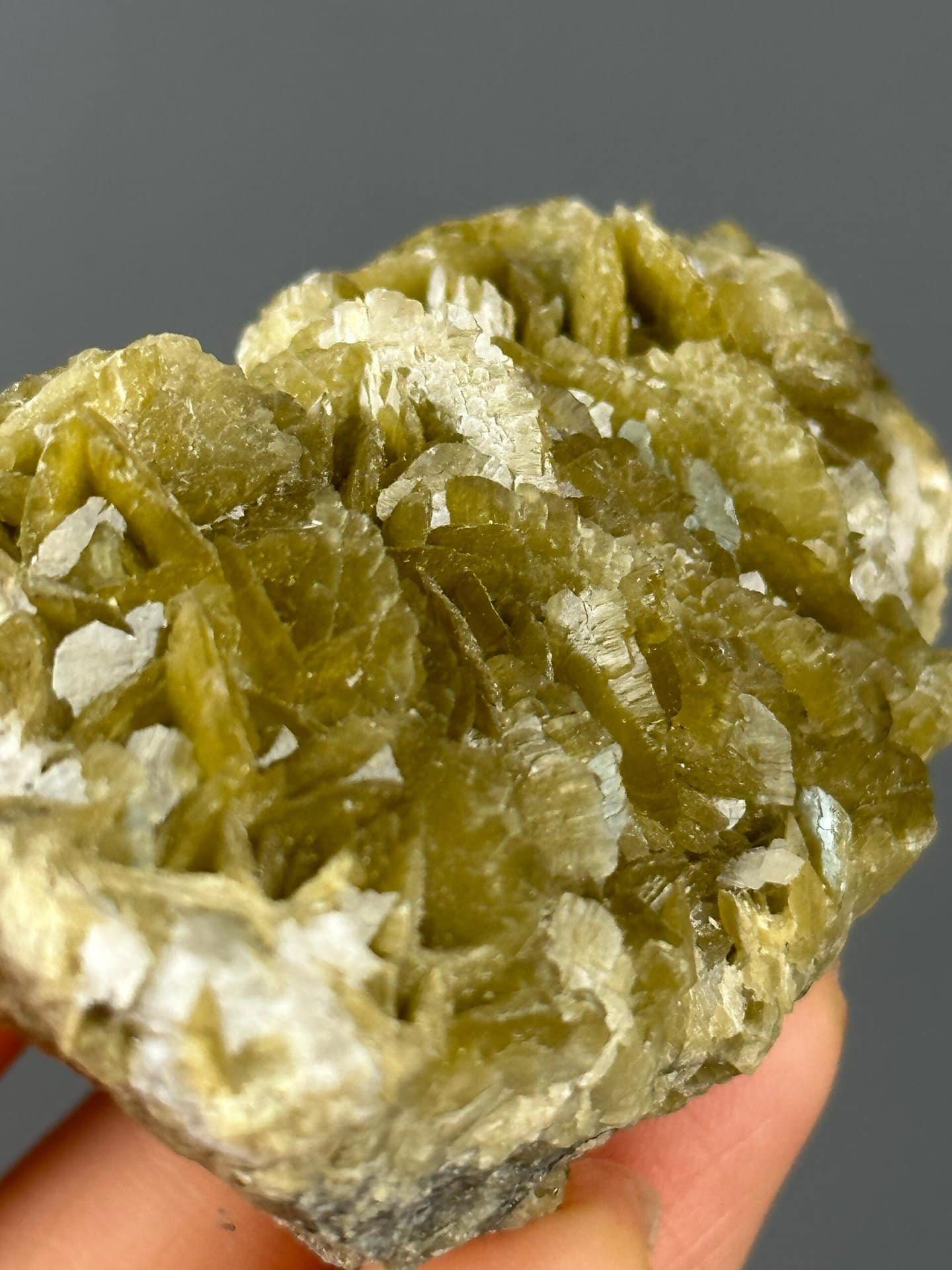 Rhombohedral siderite crystal habit close-up
