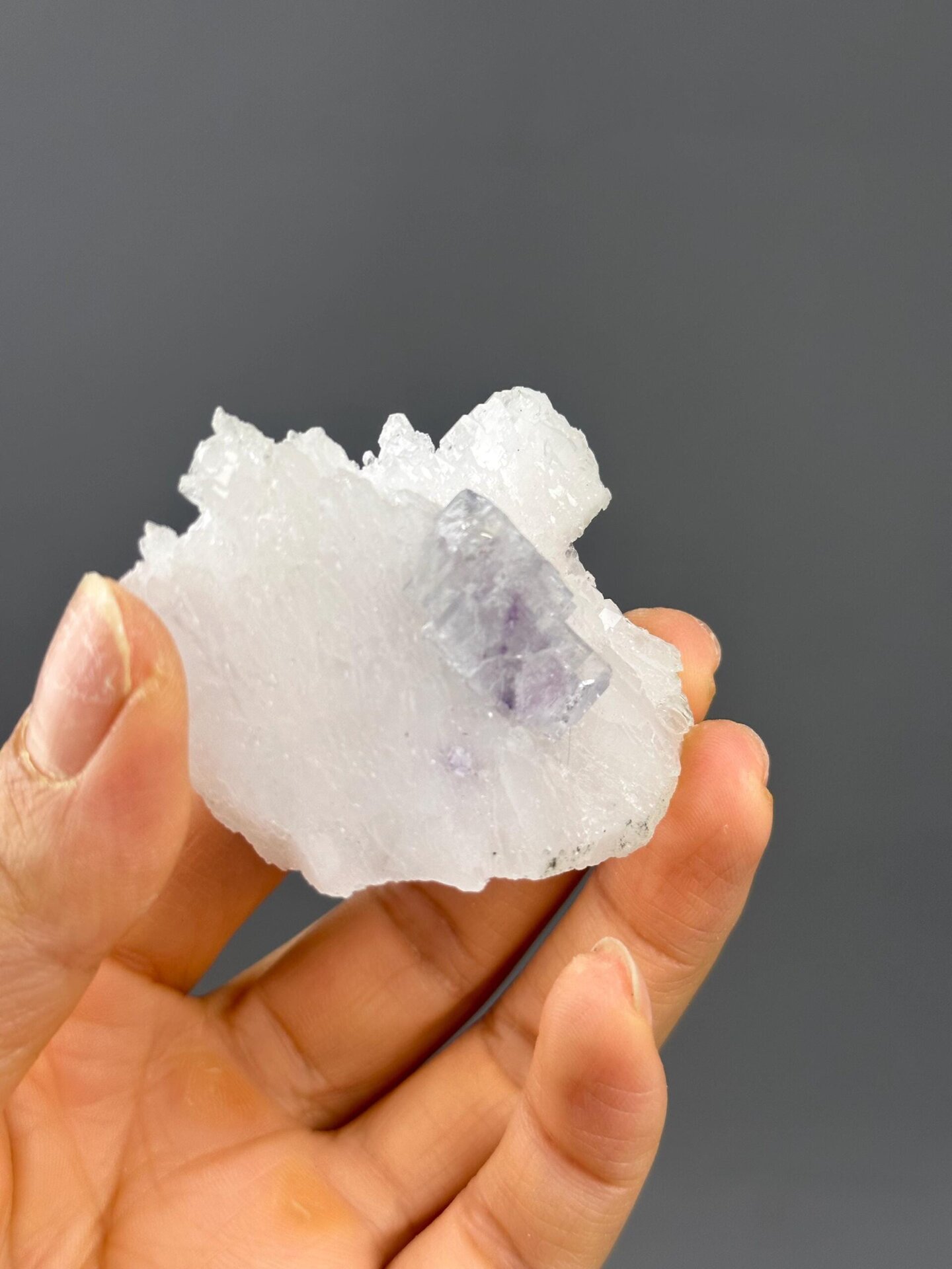 Top view of fluorite phantom on quartz Yaogangxian