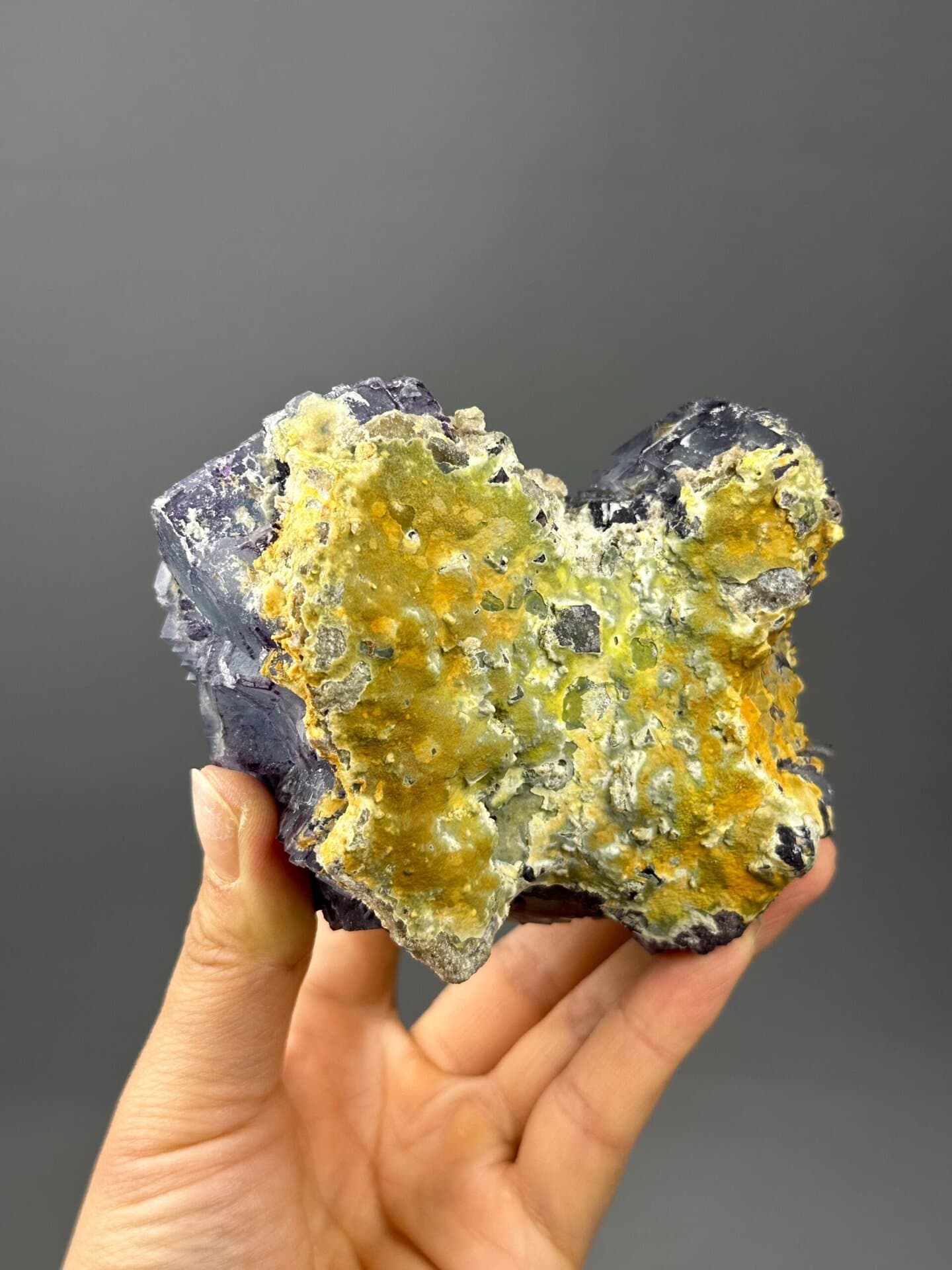 Fluorite twin interpenetration and etching detail