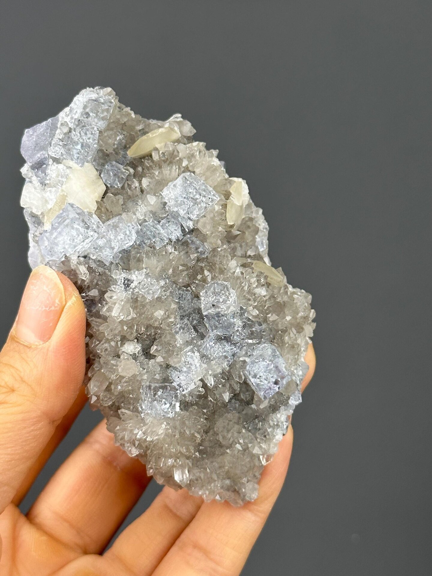 Sky-blue fluorite Xianghualing ruler scale reference