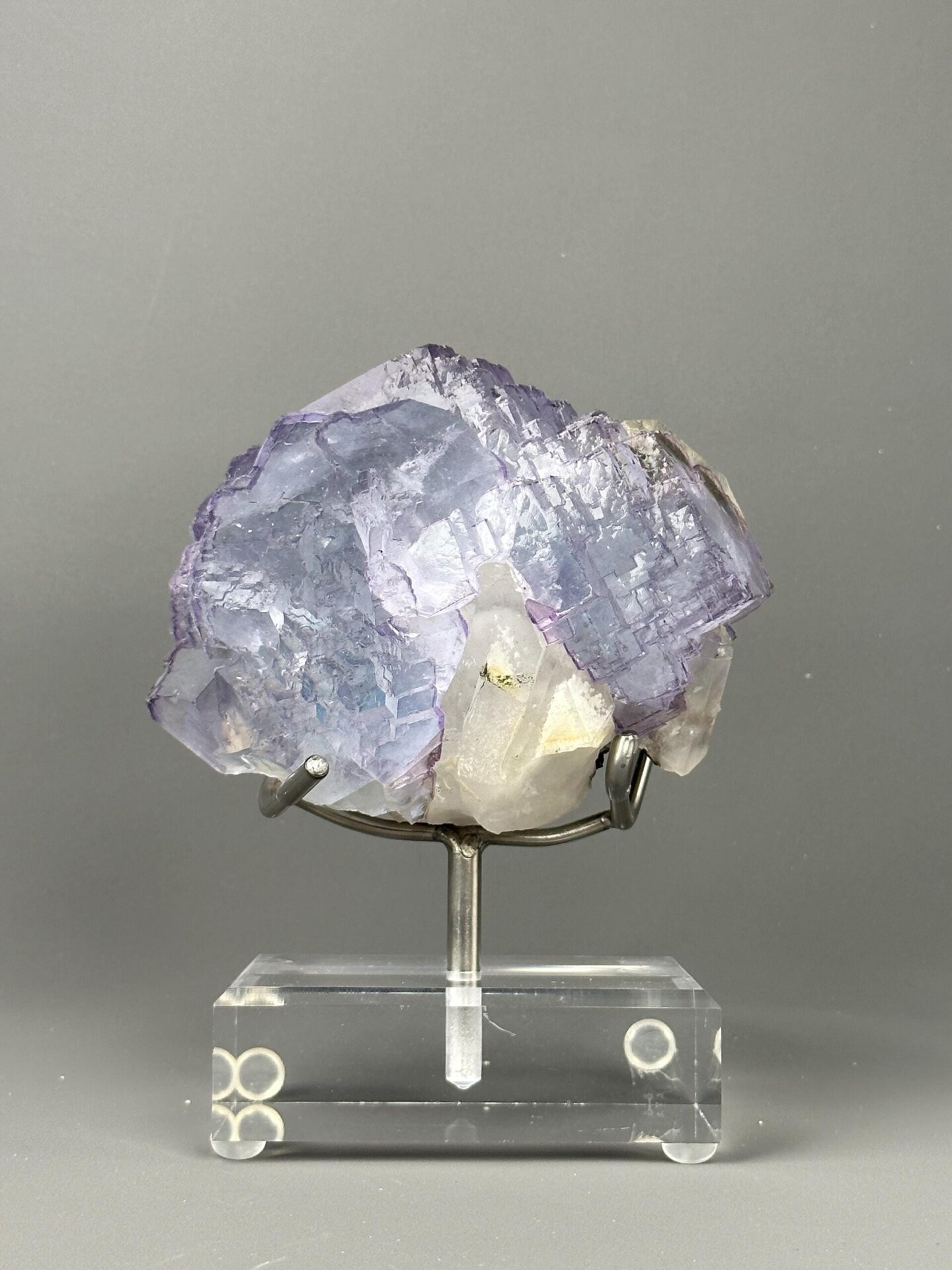 Museum-quality fluorite twin crystal from Yaogangxian Hunan