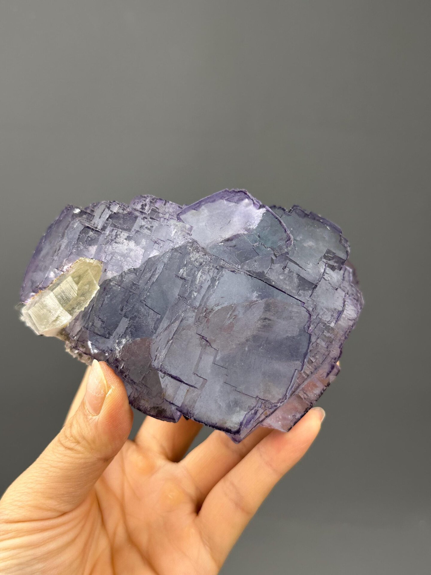 Full front view of fluorite twin Yaogangxian specimen