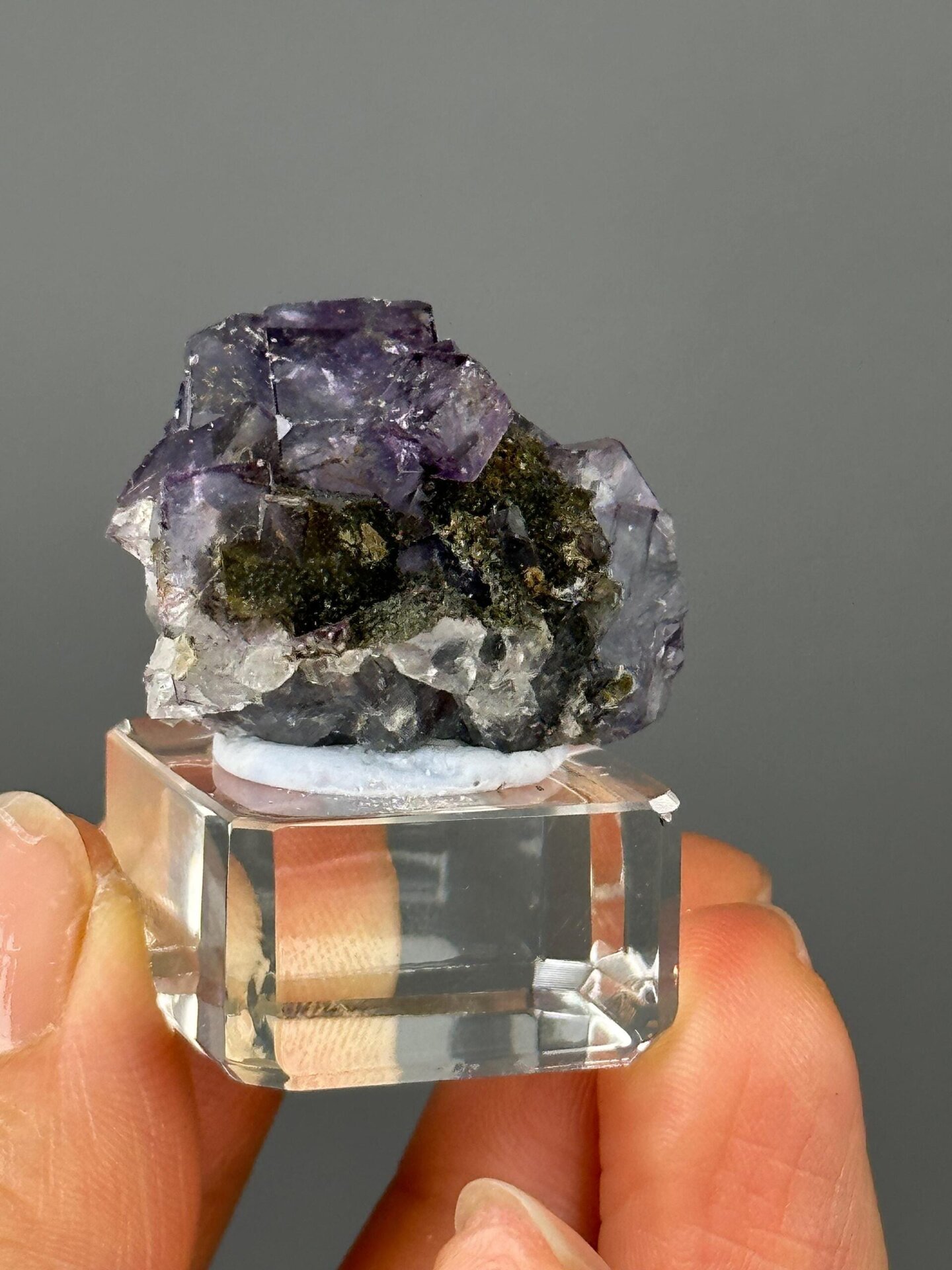 Fluorite with epidote inclusions Yaogangxian front view