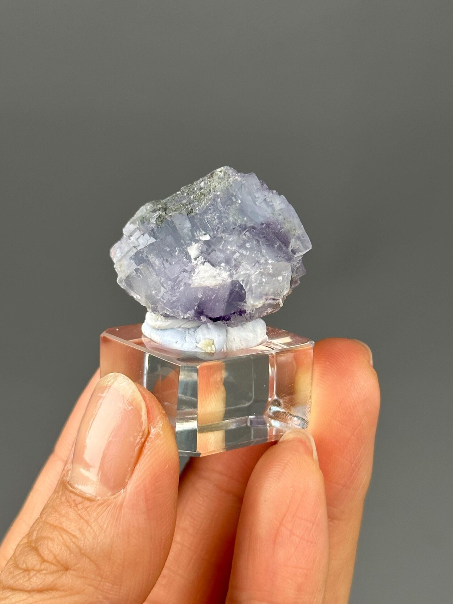 Light purple twin fluorite side profile