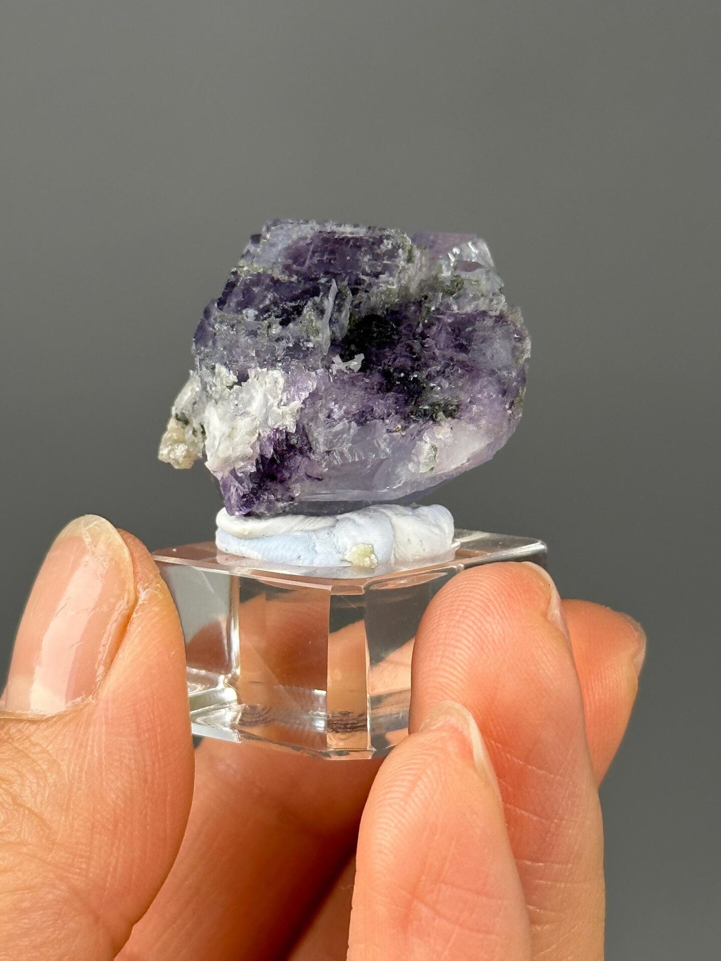 Purple fluorite crystals with quartz association close-up