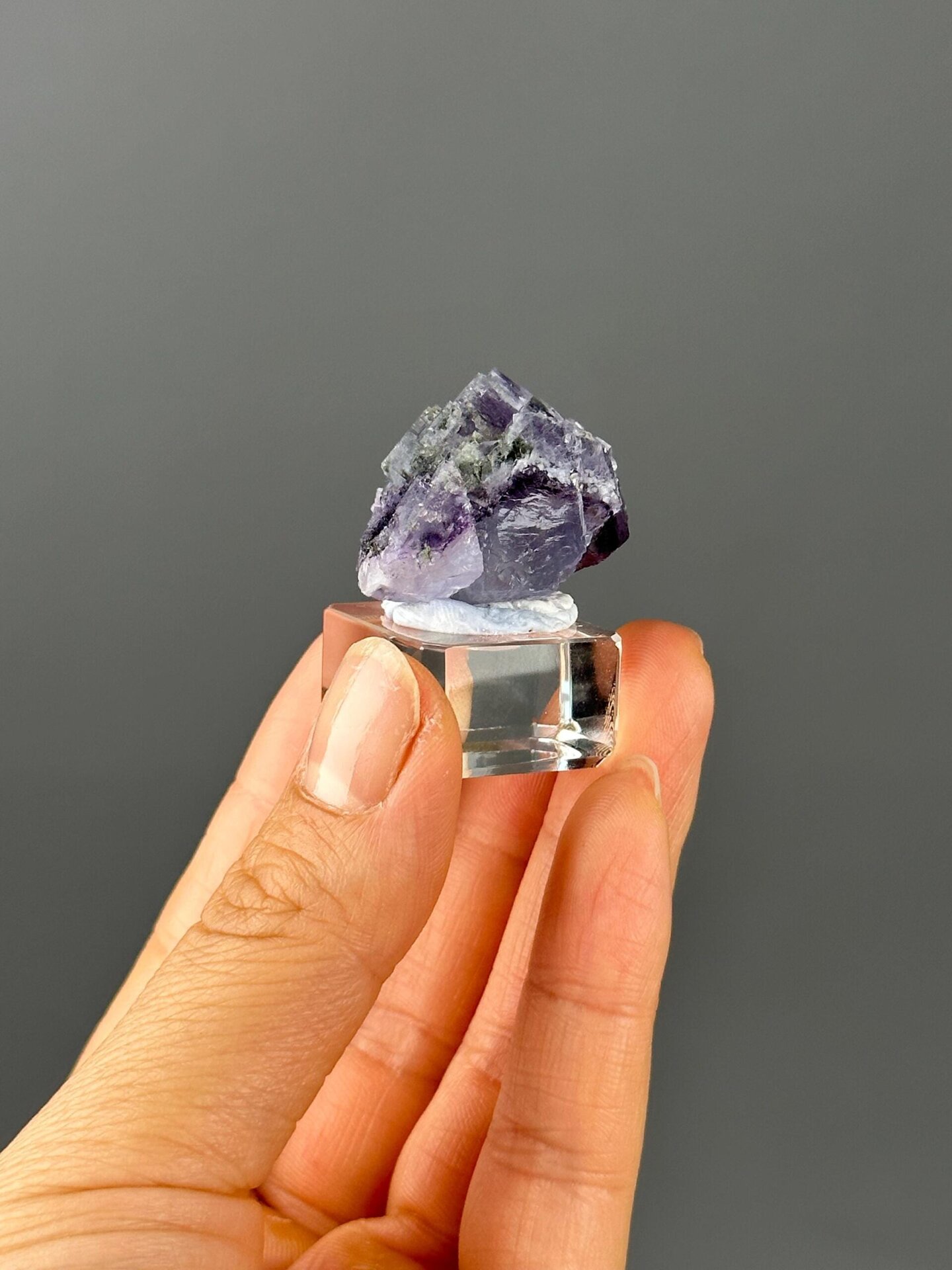 Purple fluorite cubic faces with quartz
