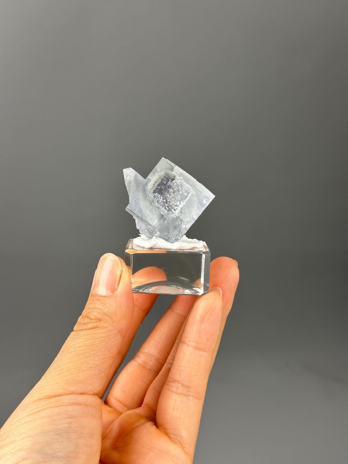 Light blue twin fluorite Yaogangxian scale reference