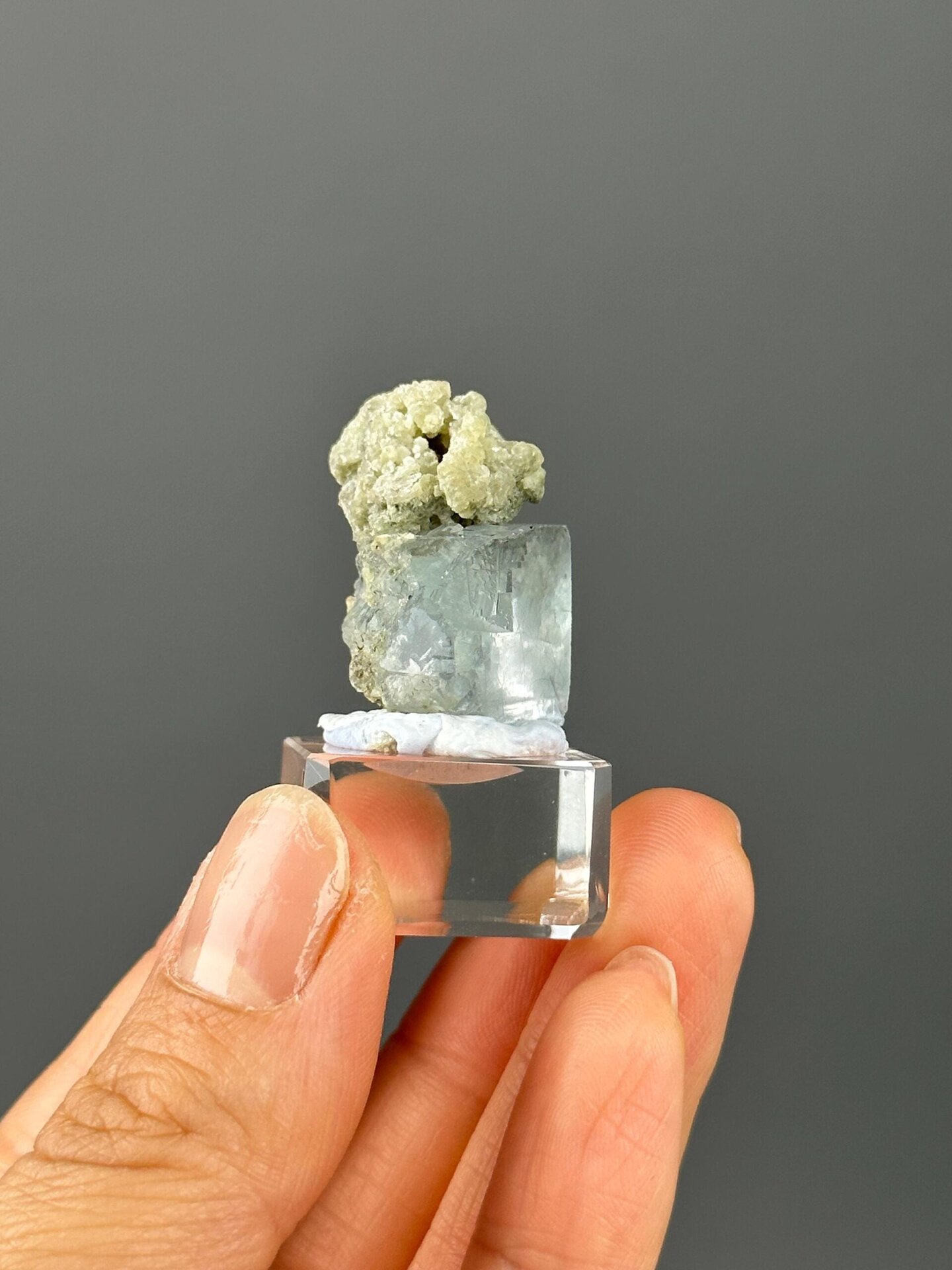 Yaogangxian green fluorite dolomite natural contrast