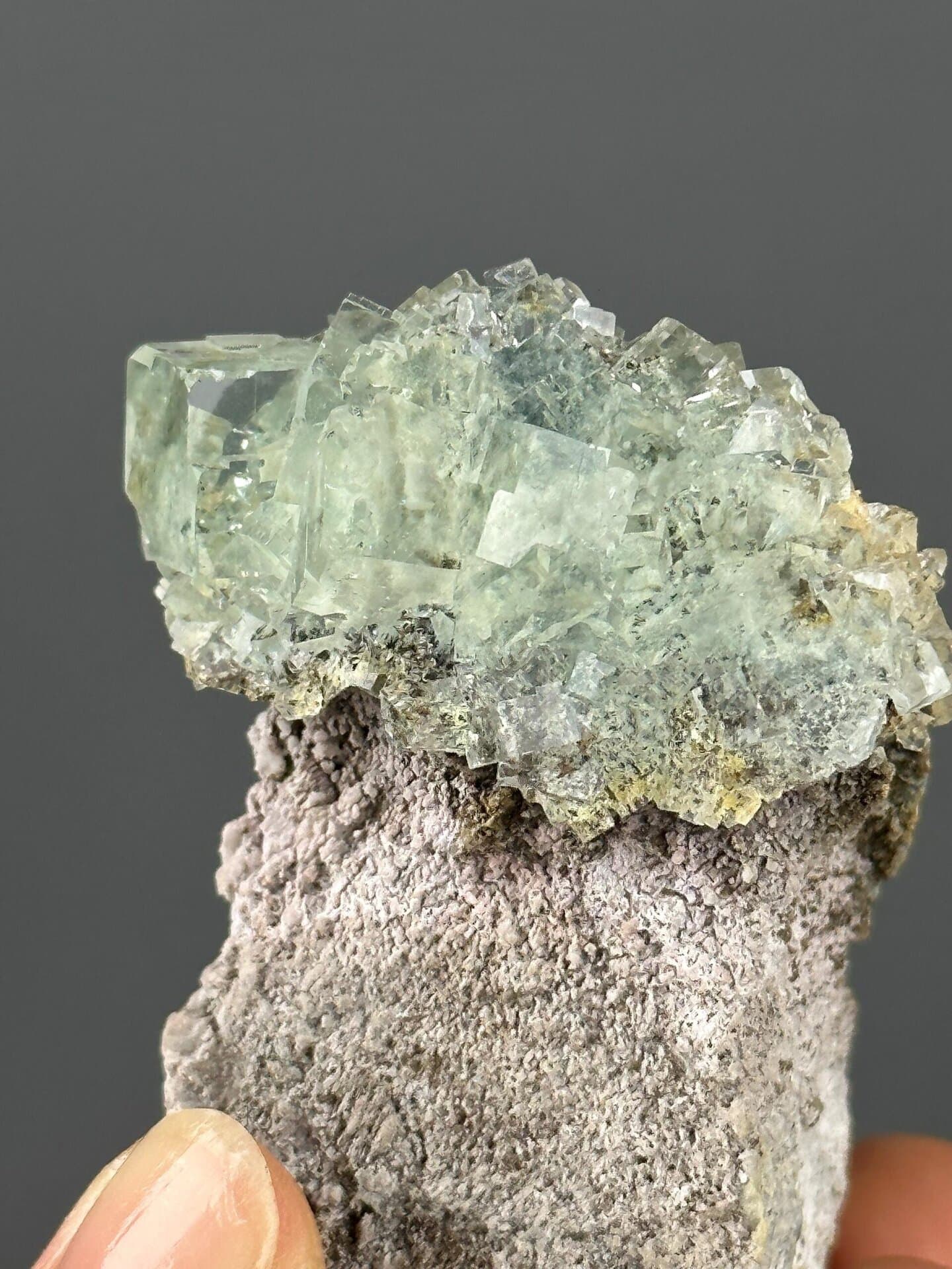 Front view of mushroom-shaped green fluorite from Xianghualing