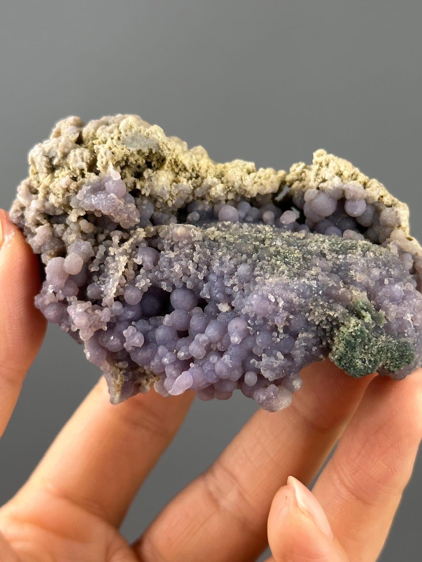 Individual chalcedony nodules in grape agate